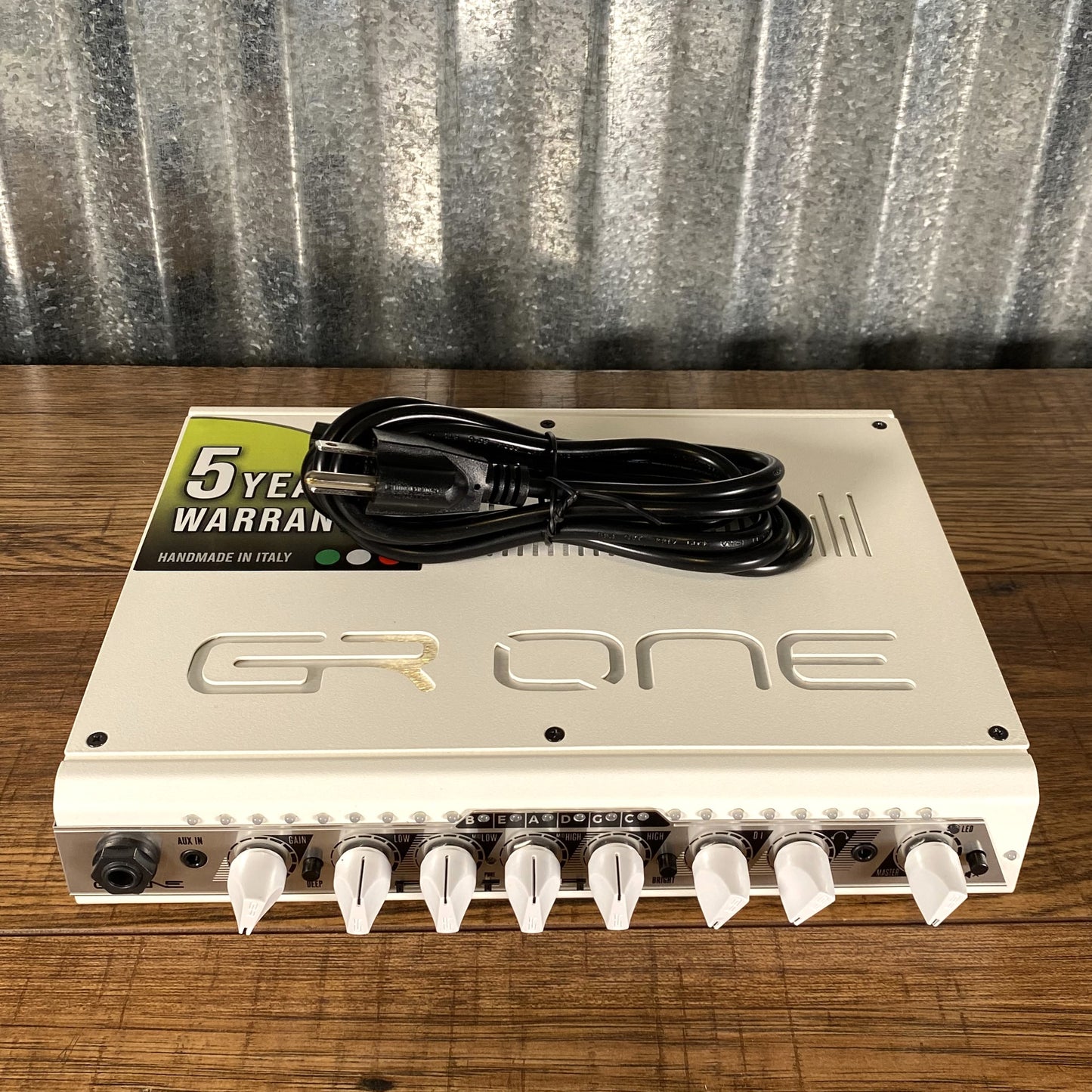 GR Bass ONE 800 Watt Compact Bass Amplifier Head White