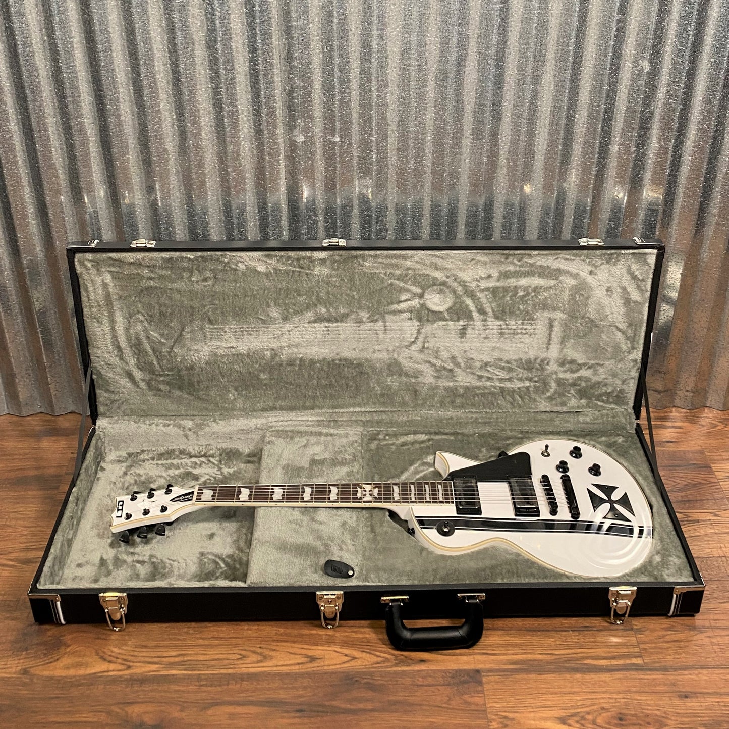 ESP LTD Iron Cross James Hetfield Snow White Guitar & Case LIRONCROSSSW #0388 Used