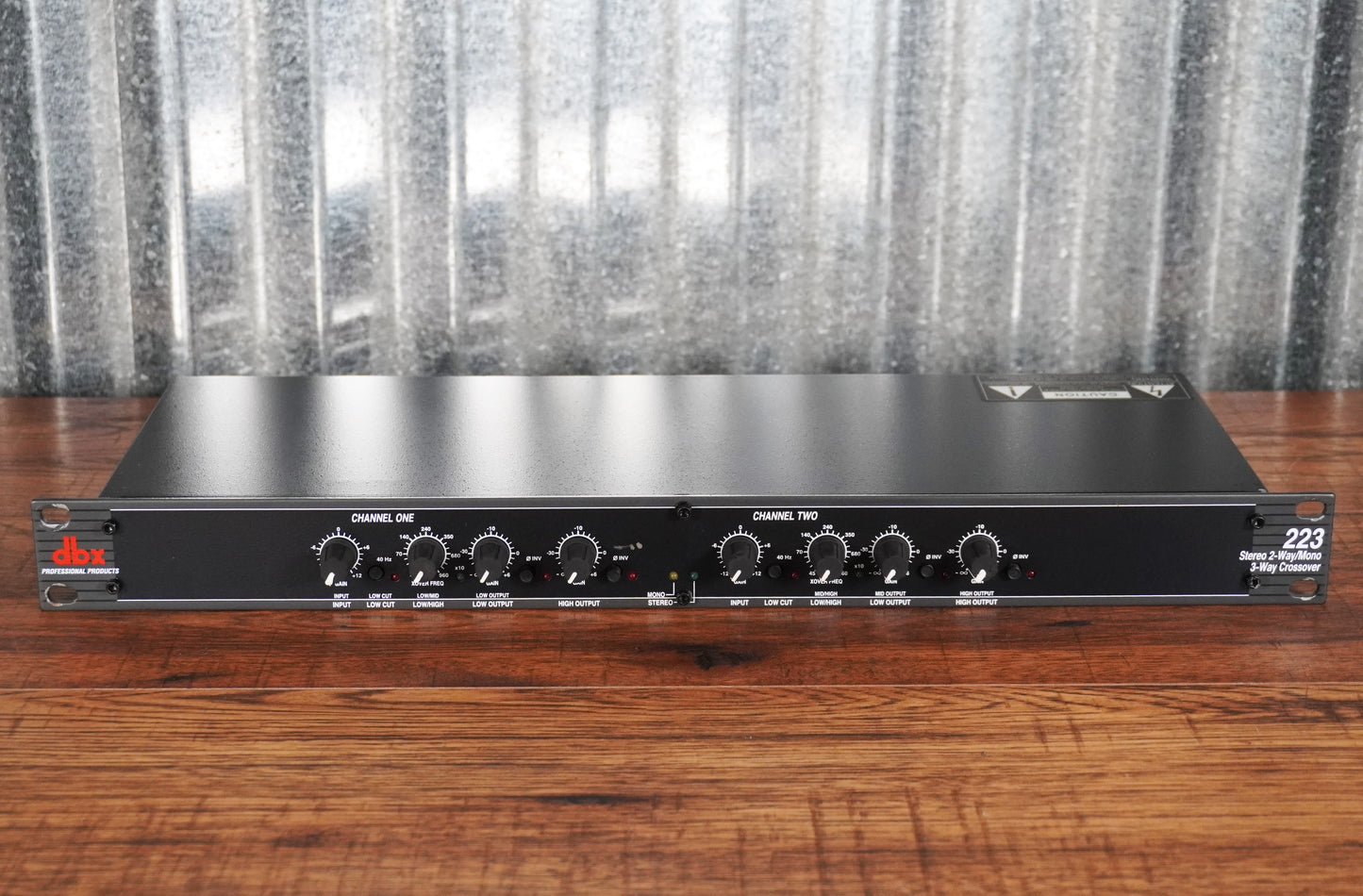 DBX 223 Stereo Two Channel 2-Way & Mono 3-Way Crossover Rackmount Used