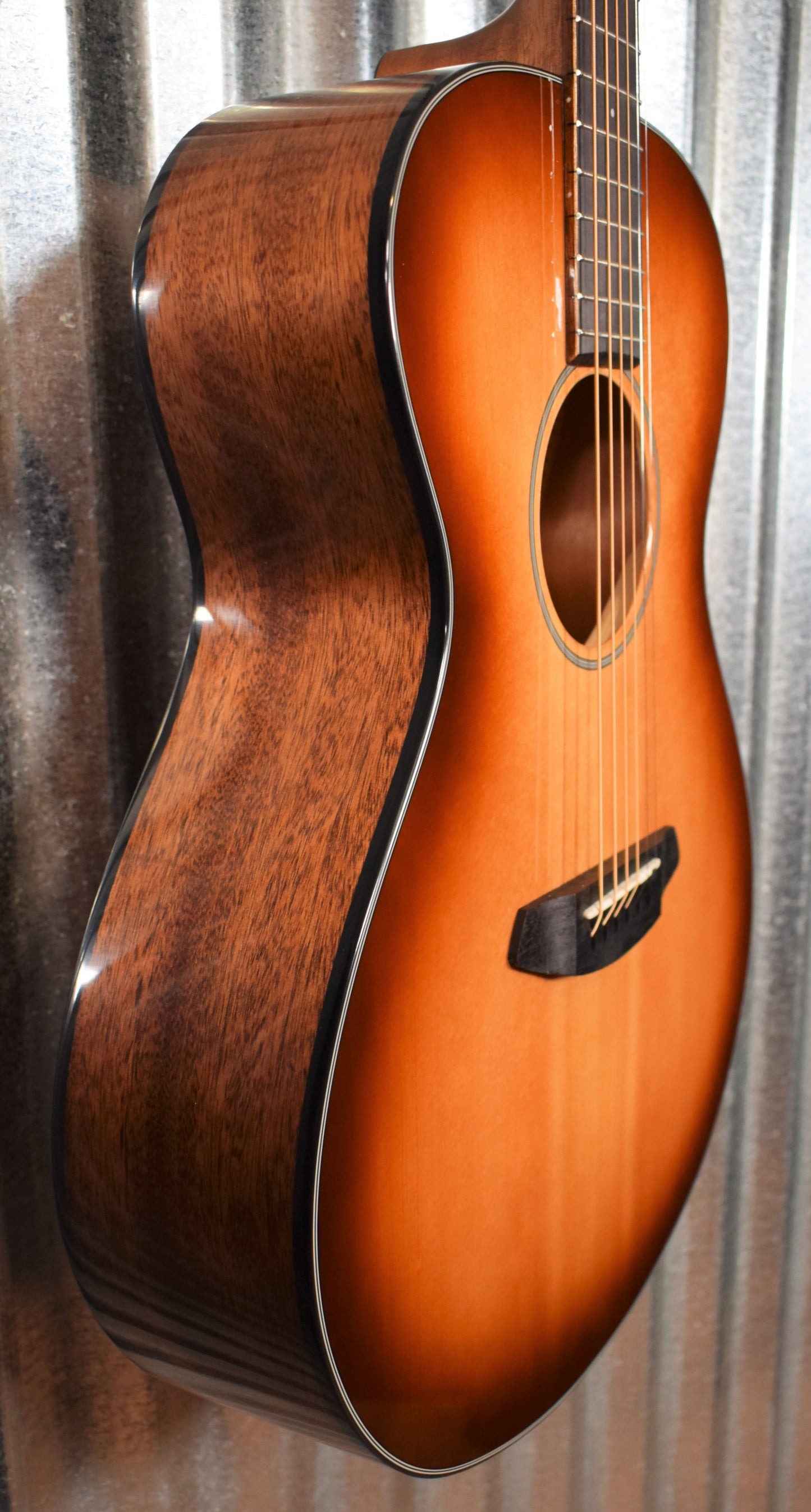 Breedlove Discovery Concert Sunburst Acoustic Guitar & Bag #8958