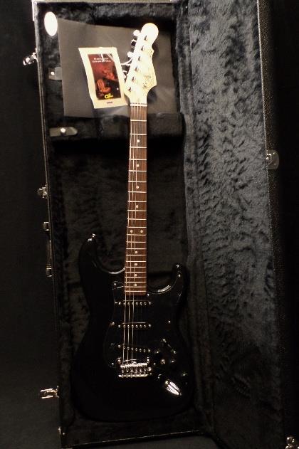 G&L USA S-500 Black & Deluxe Hard Shell Case NOS #5931 S500