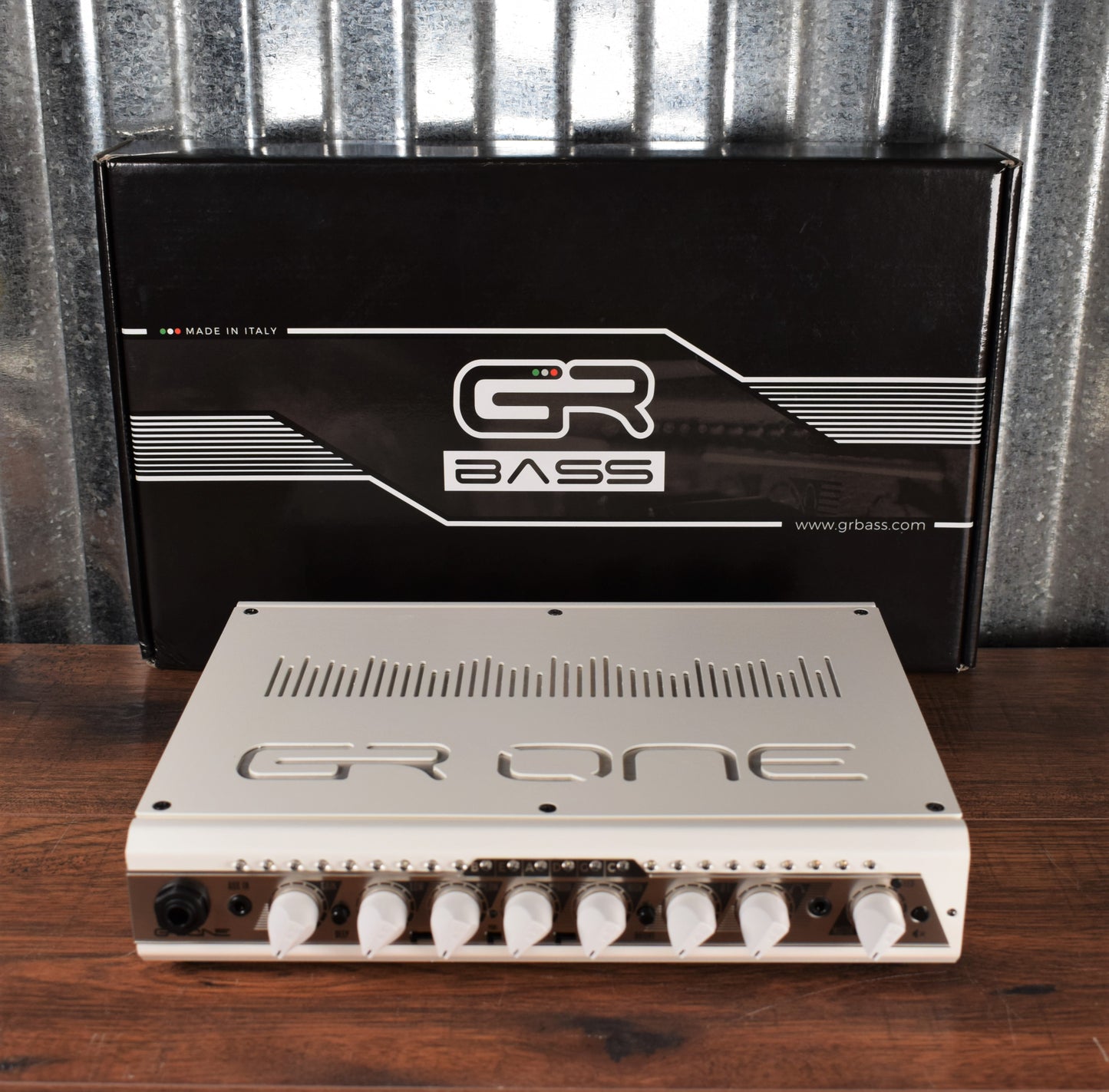 GR Bass One 800 Compact Lightweight 800 Watt Bass Amplifier Head with Tuner White