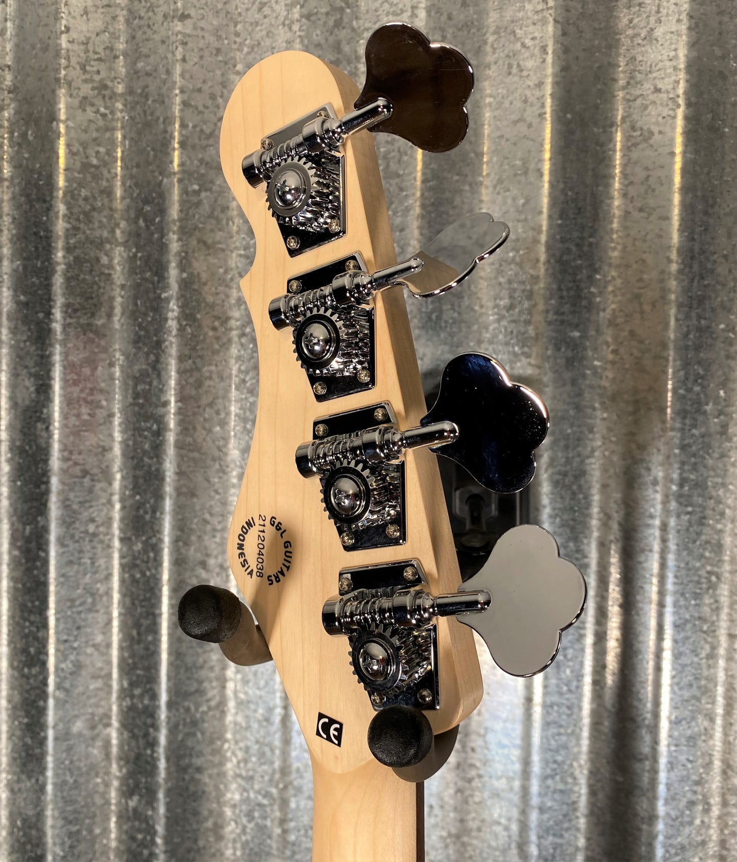 G&L Guitars Tribute Fallout Bass Short Scale 4 String Olympic White #4038