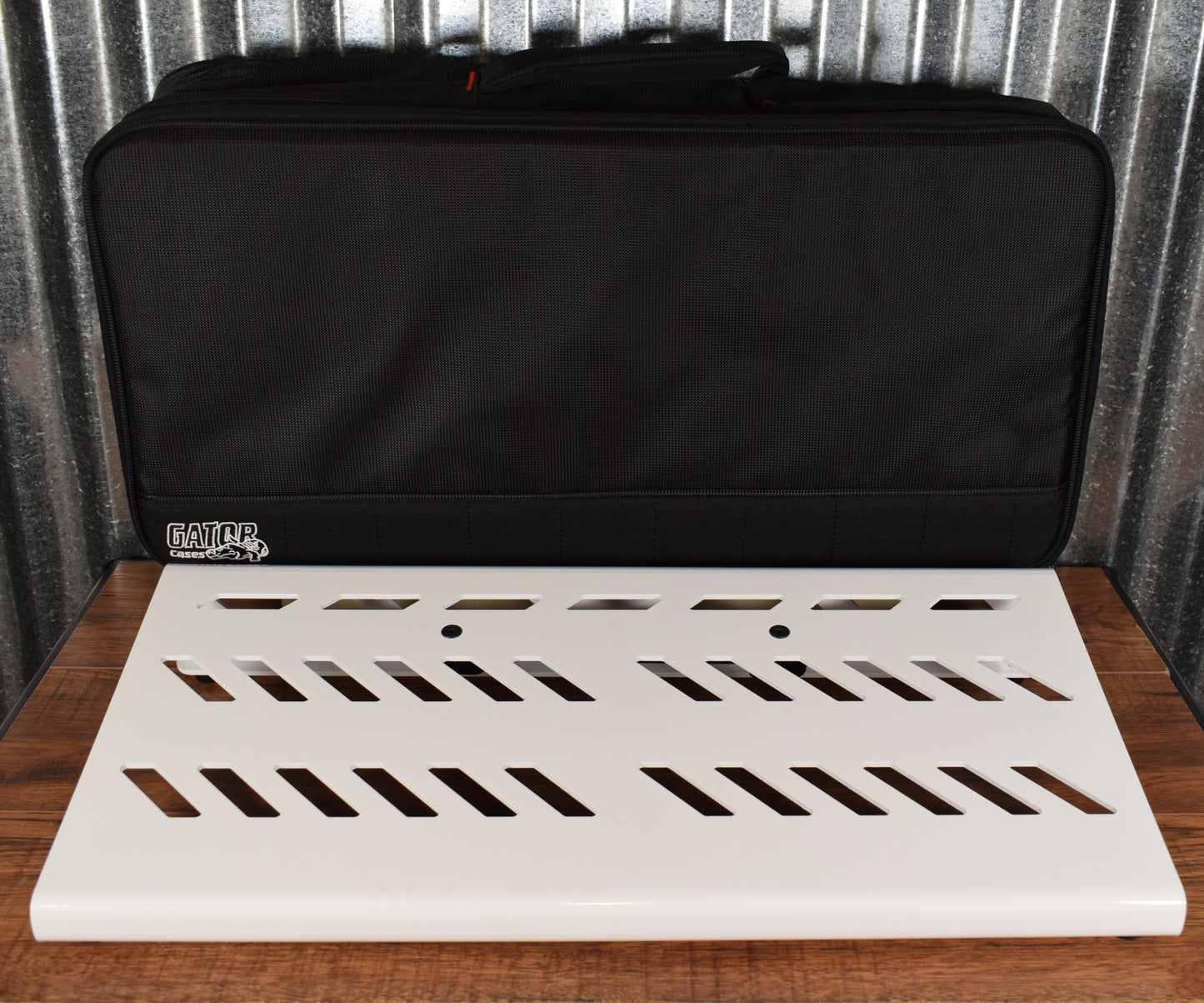 Gator GPB-BAK-WH Aluminum Guitar Effect Pedalboard & Bag White