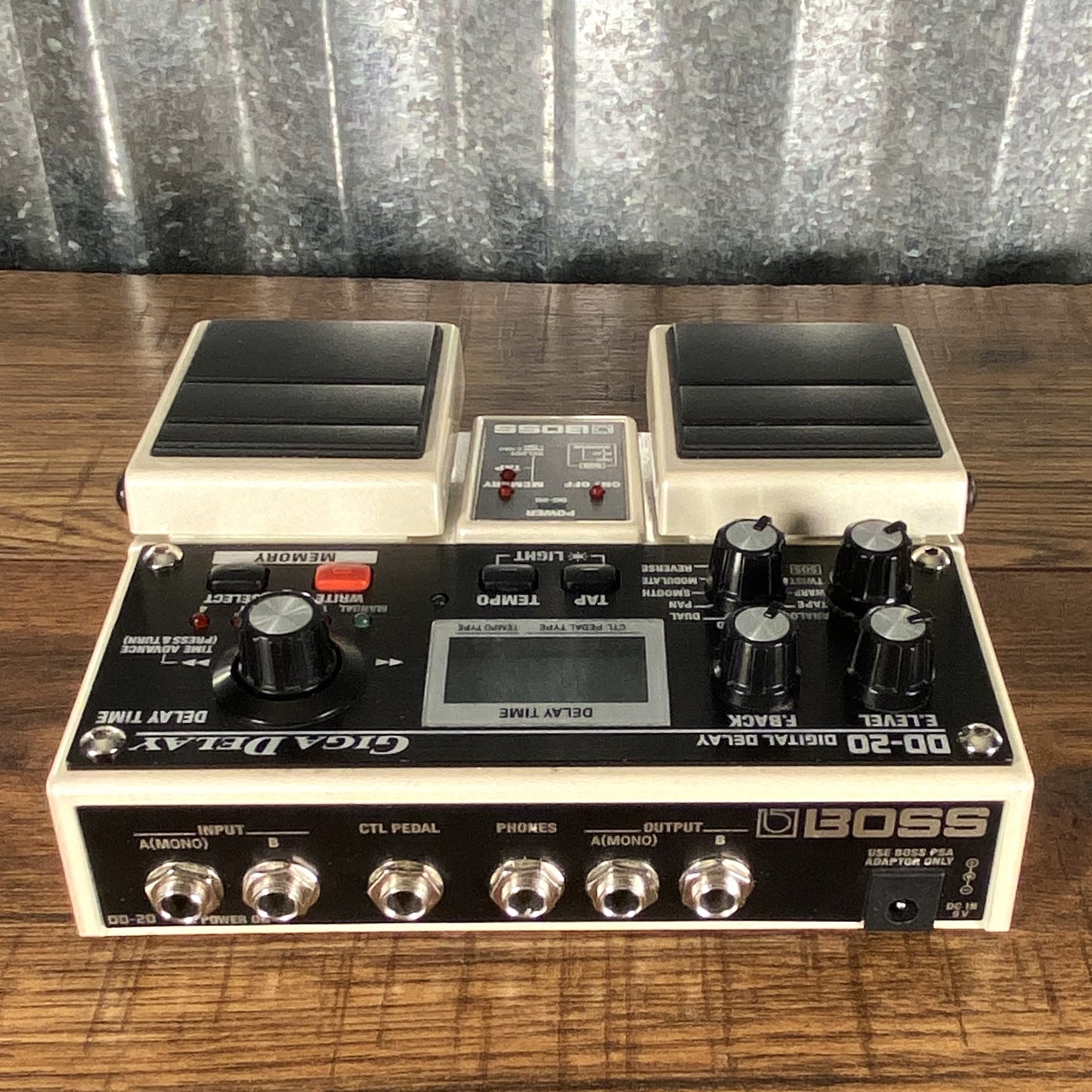 Boss DD-20 Giga Delay Digital Delay Guitar Effect Pedal Used