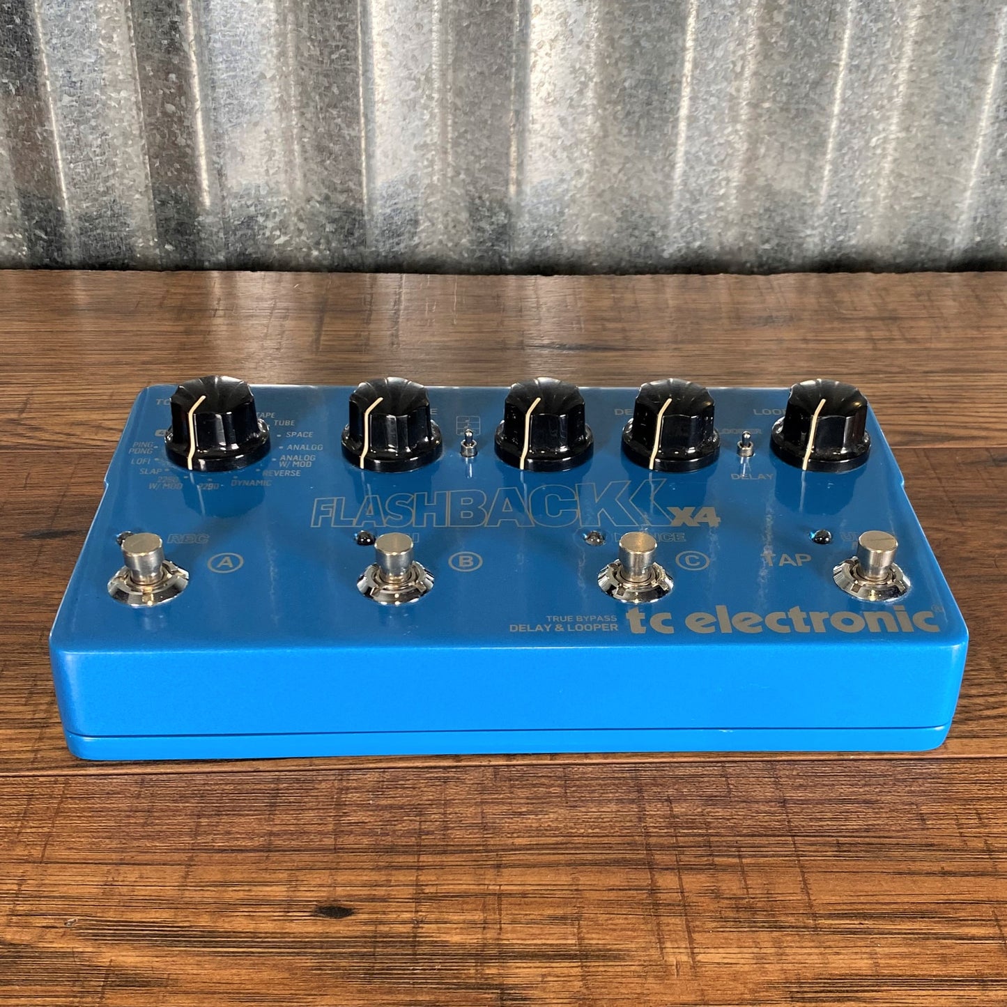 TC Electronic Flashback X4 Delay Looper Guitar Bass Effect Pedal Used