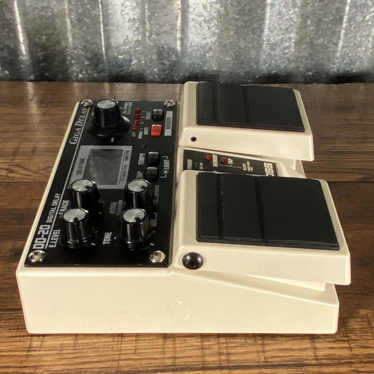 Boss DD-20 Giga Delay Digital Delay Guitar Effect Pedal Used