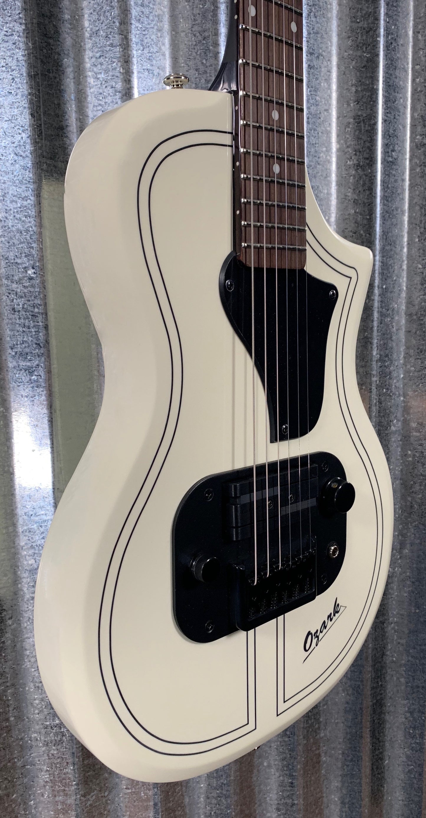Supro 1261AW Ozark Antique White Guitar & Bag #155 Demo