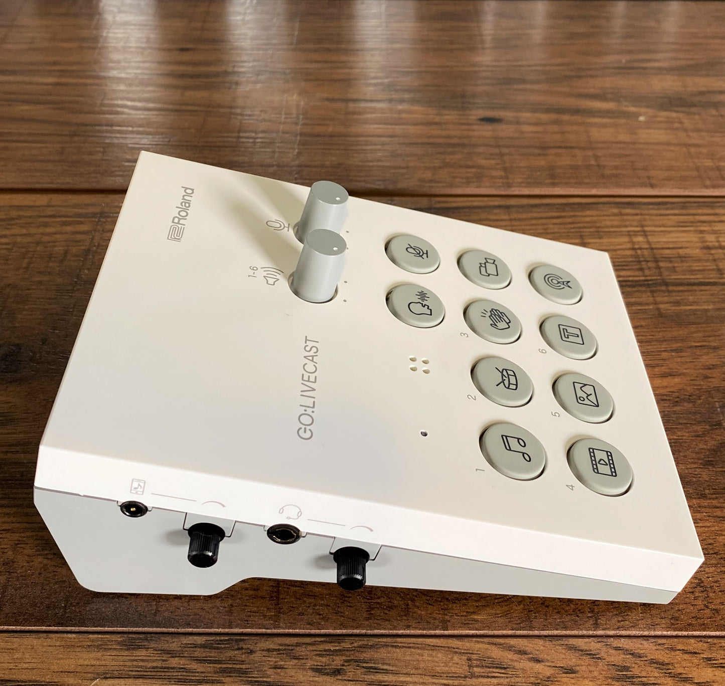 Roland GO:LIVE CAST Live Streaming Smartphone Production Mixer