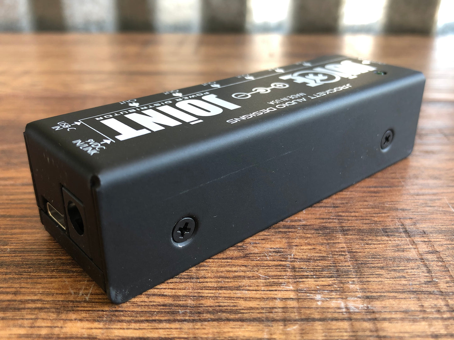 J. Rockett Audio Designs Juice Joint 7 Output Filtered Pedalboard Guitar Effect Power Supply & Cables