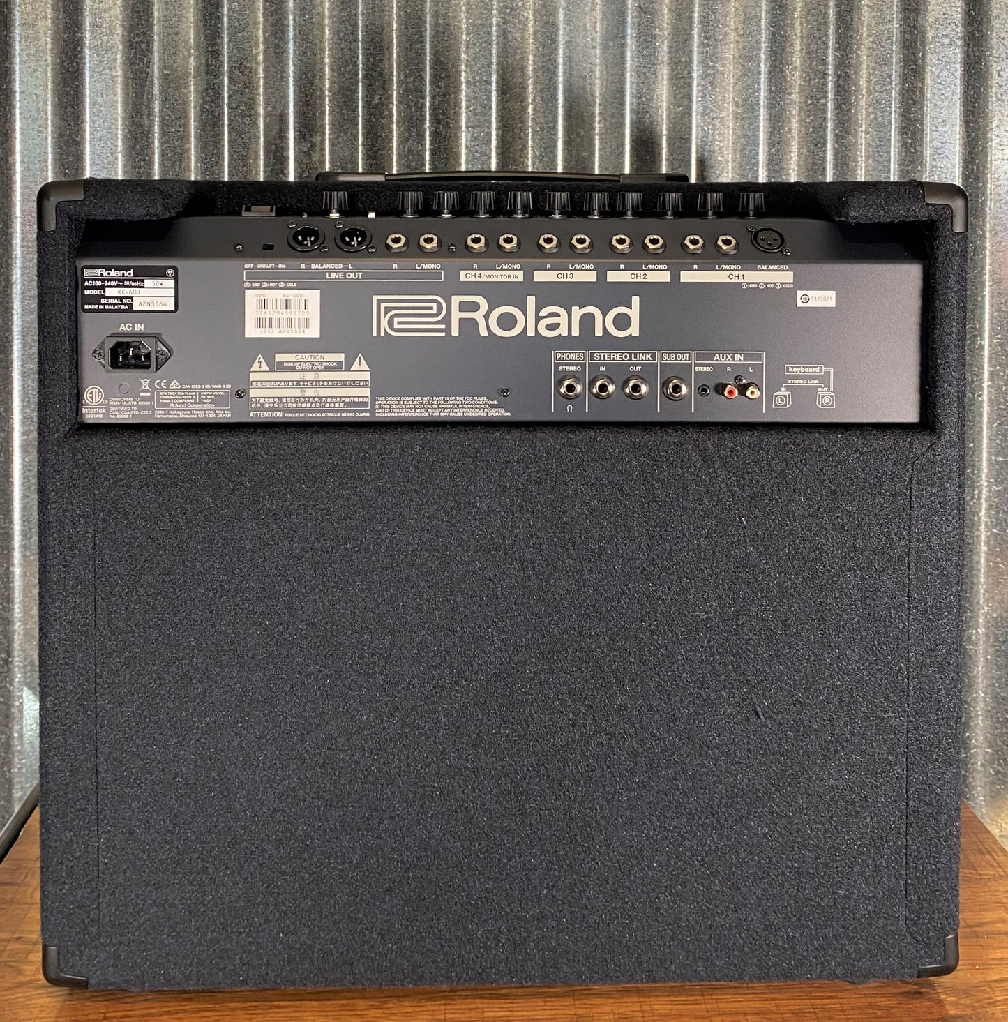 Roland KC-600 200 Watt 4 Channel 15" Keyboard PA Combo Amplifier