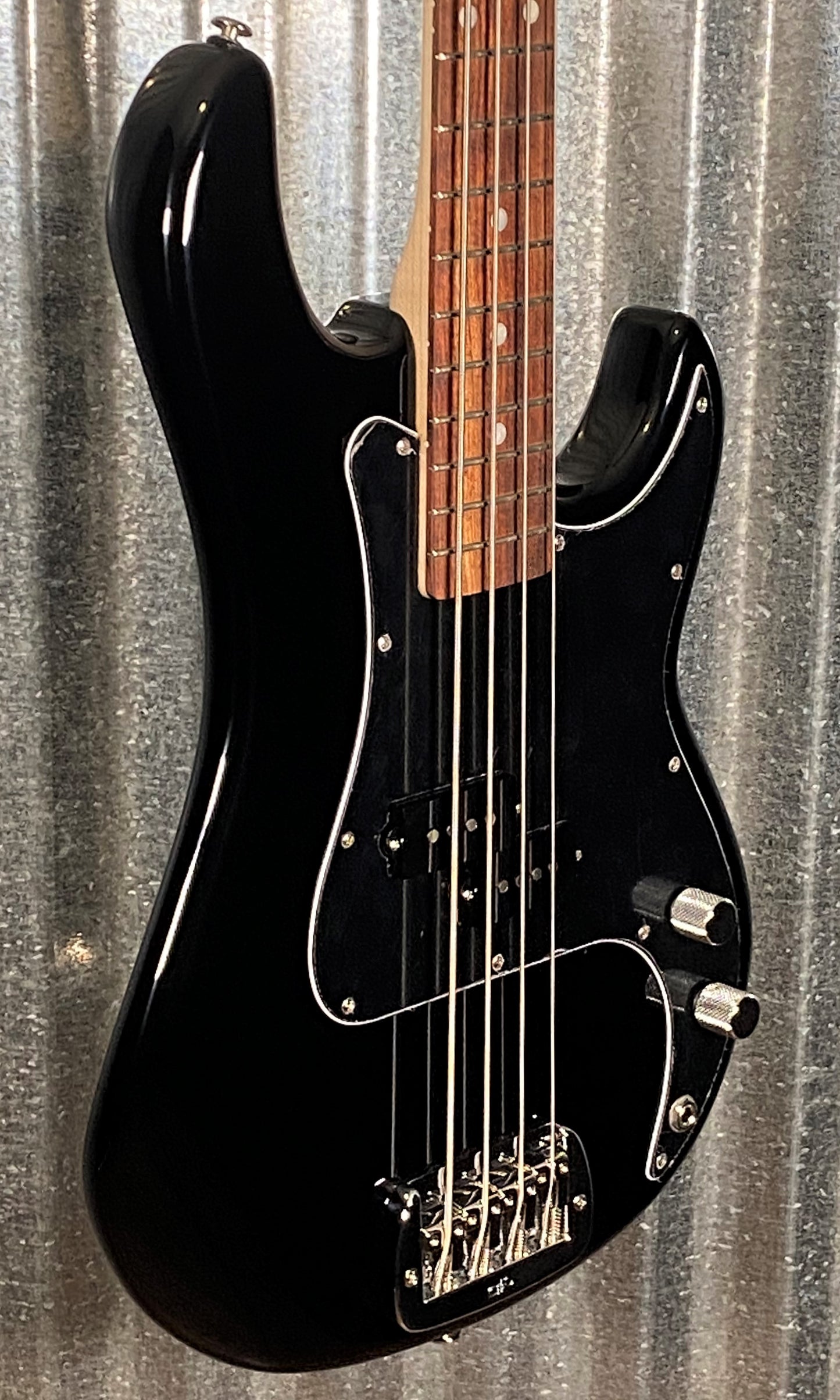 G&L USA LB-100 4 String Bass Jet Black & Case LB100 #6296