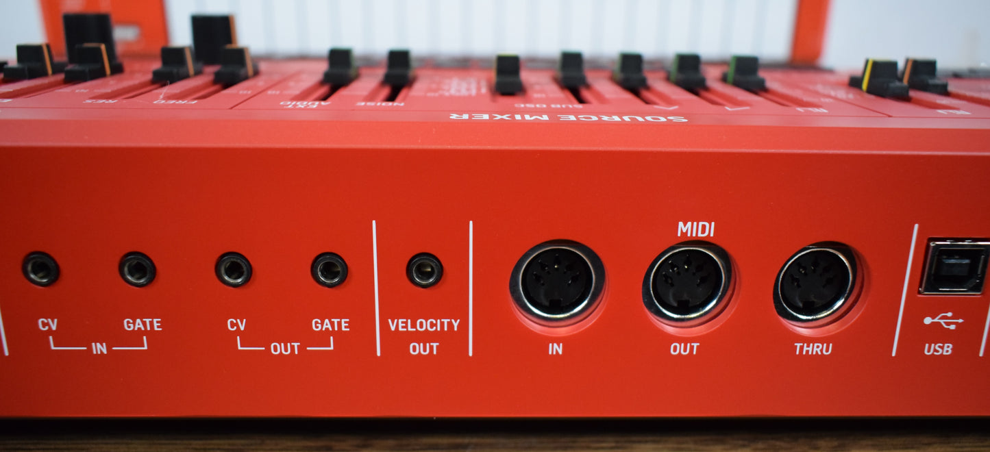 Behringer MS-1-RD 32 Key Analog Synthesizer Red Demo