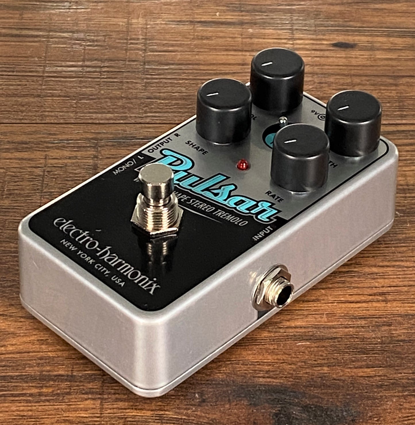 Electro-Harmonix EHX Nano Pulsar Stereo Tremolo Guitar Effect Pedal