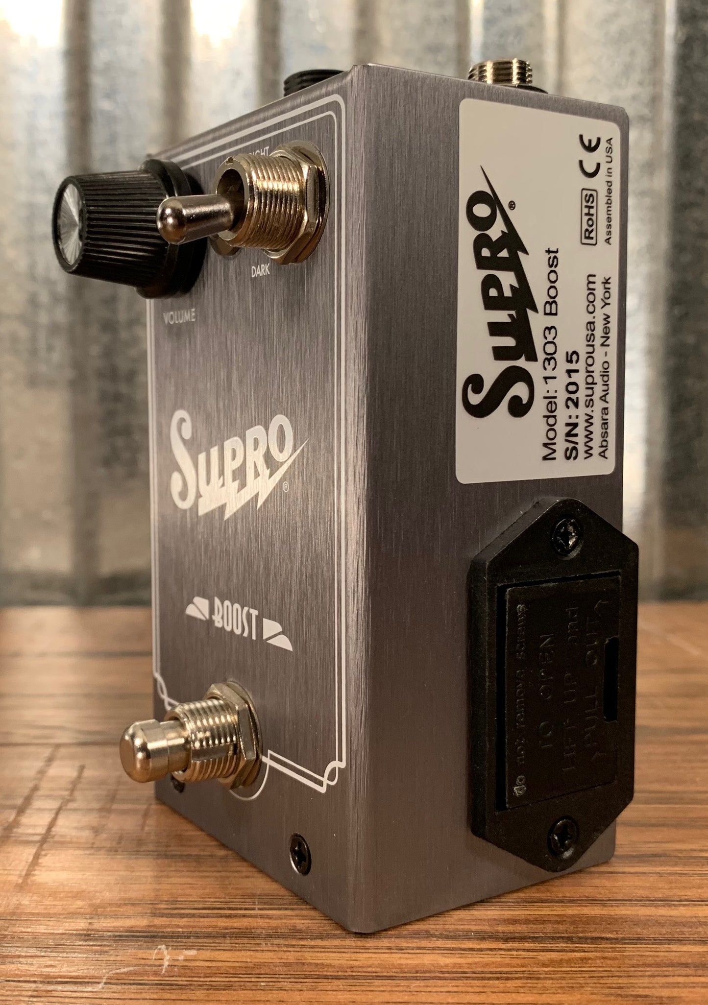 Supro USA 1303 Boost 20db J-Fet Design Guitar Bass Effects Pedal Demo