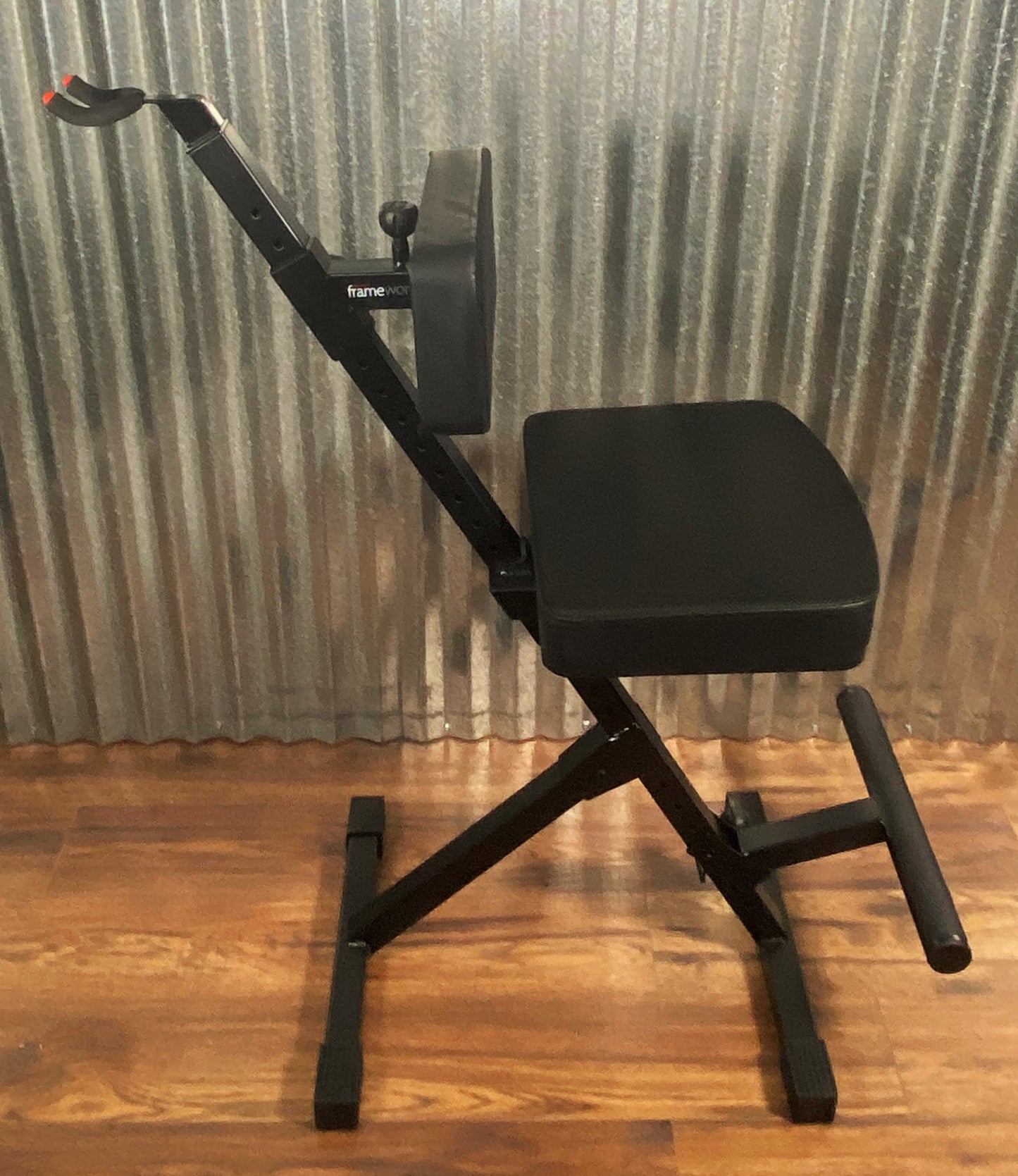 Gator Frameworks GFW-GTR-SEATDLX Deluxe Guitar Player Adjustable Seat & Hanger