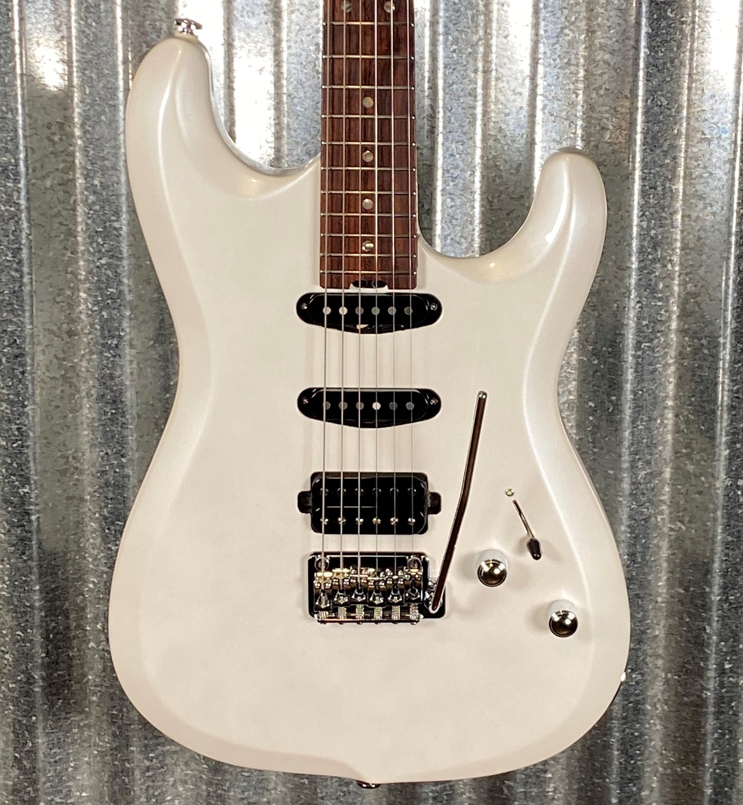 Musi Capricorn Fusion HSS Superstrat Pearl White Guitar #0130 Used