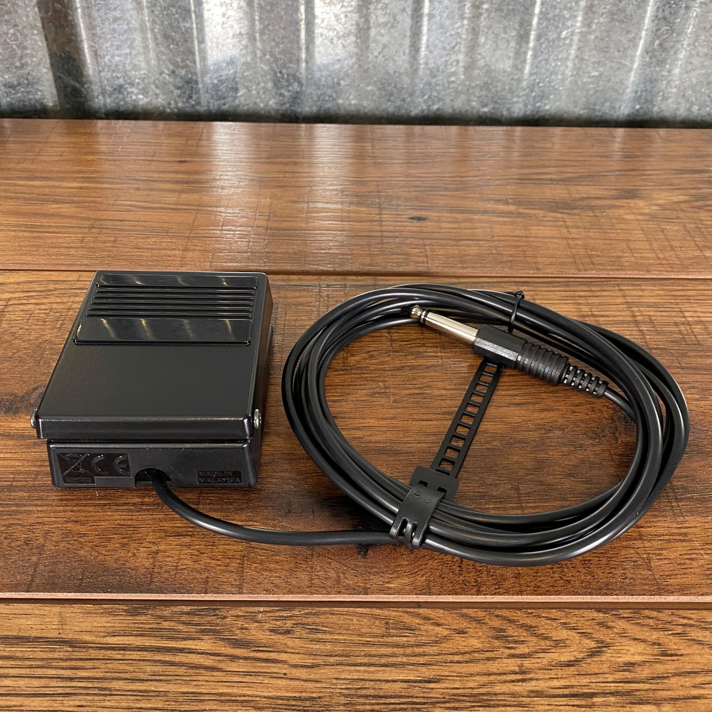 Roland DP-2 Momentary Footswitch & Keyboard Damper Pedal