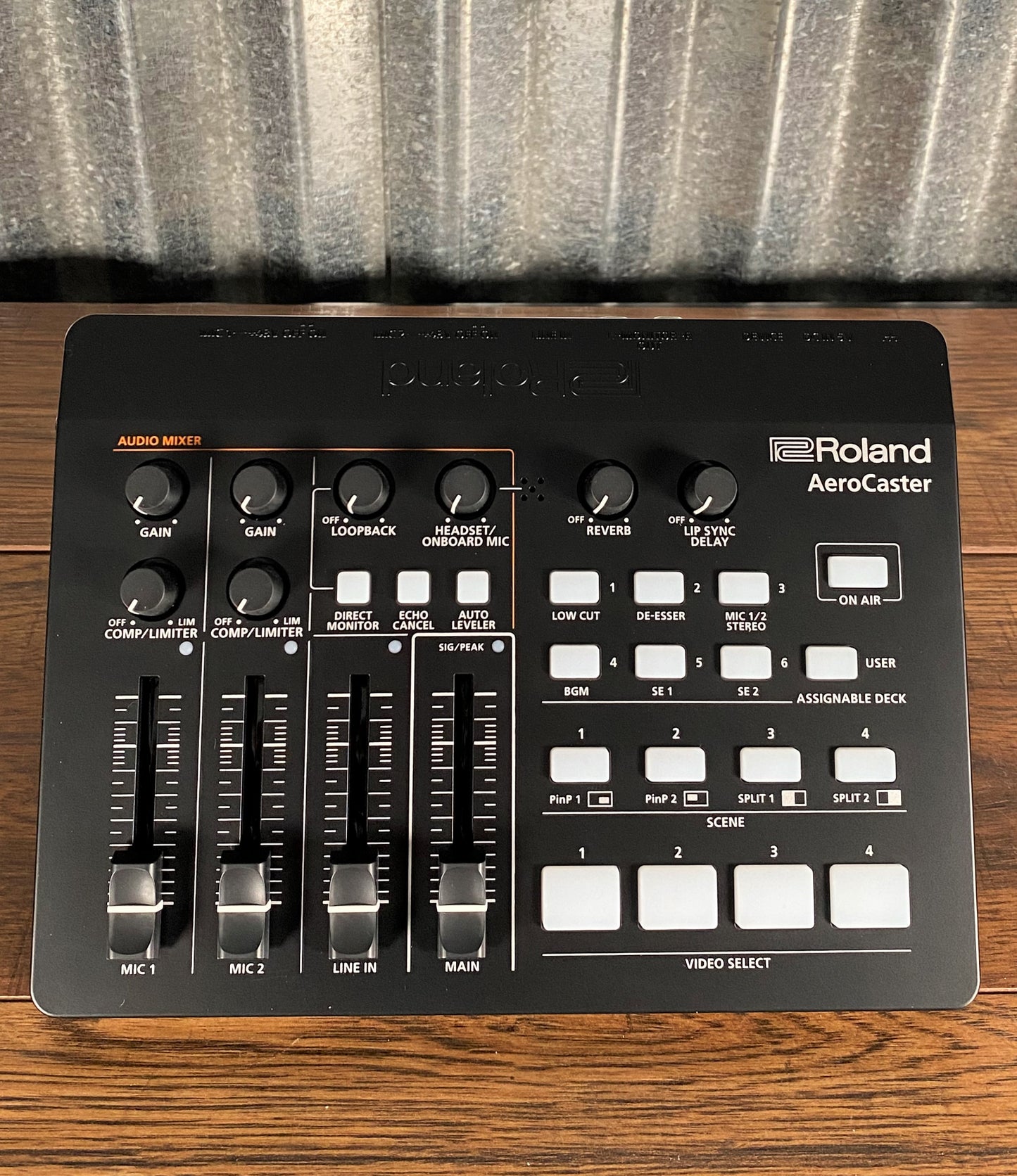 Roland VRC-01 AeroCaster Wireless Live Streaming Video System