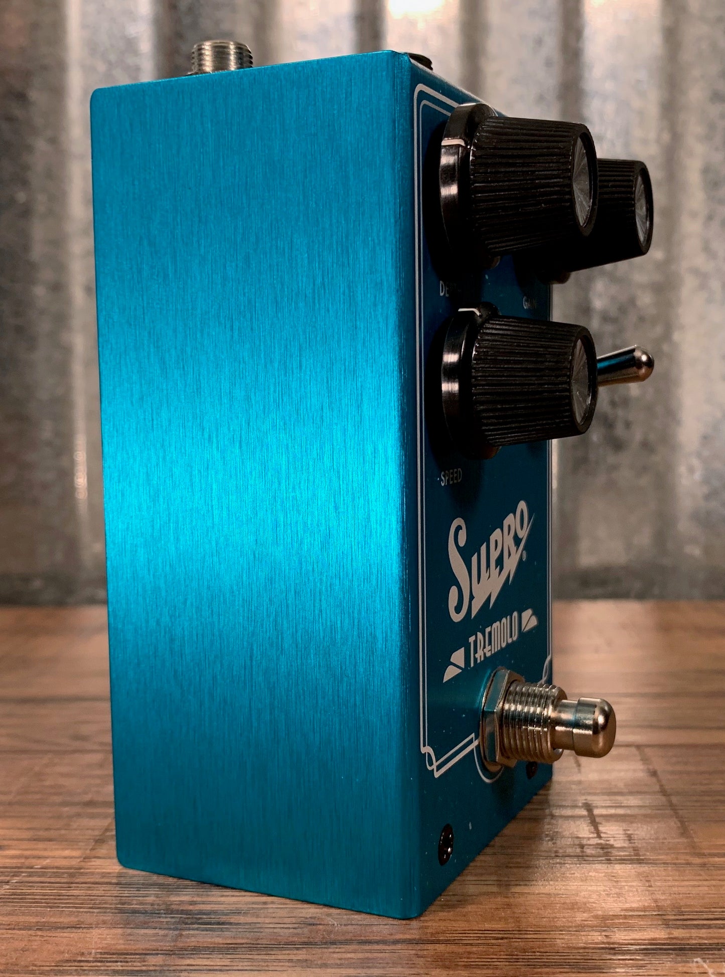 Supro USA 1310 Tremolo Tube Emulated Guitar Effect Pedal Demo