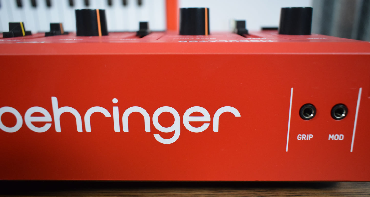Behringer MS-1-RD 32 Key Analog Synthesizer Red Demo