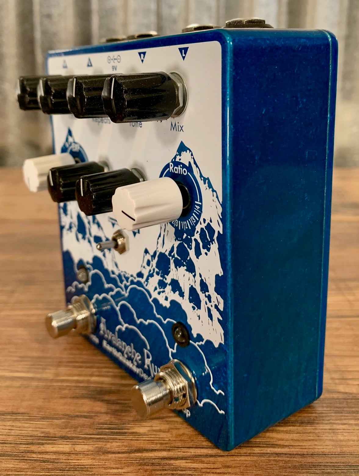 Earthquaker Devices EQD Avalanche Run Stereo Delay & Reverb V2 Guitar Effect Pedal Demo