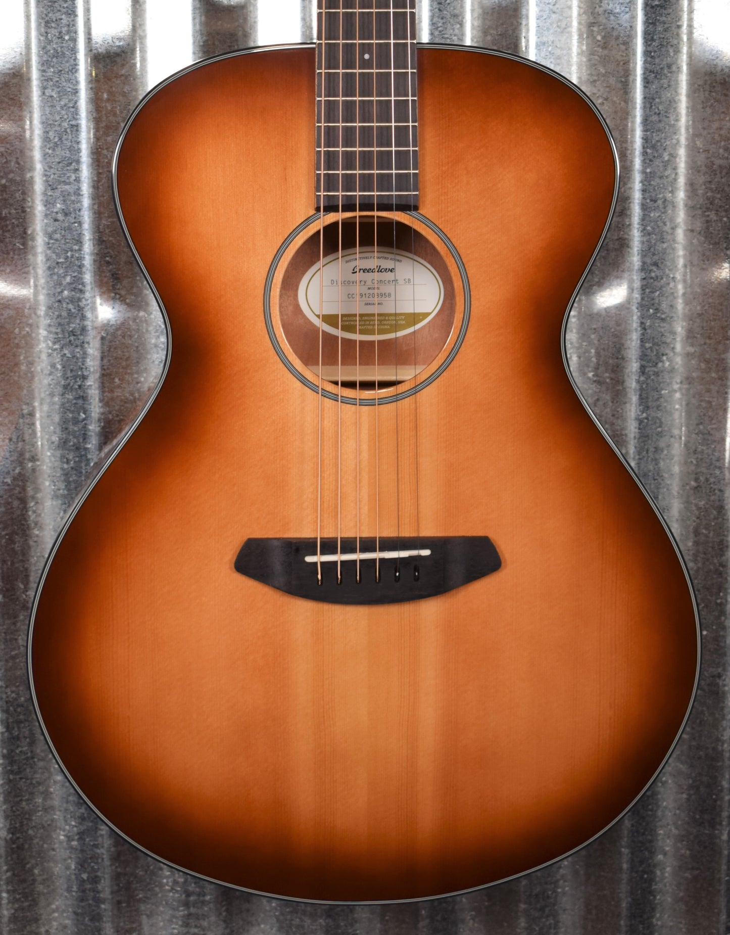 Breedlove Discovery Concert Sunburst Acoustic Guitar & Bag #8958