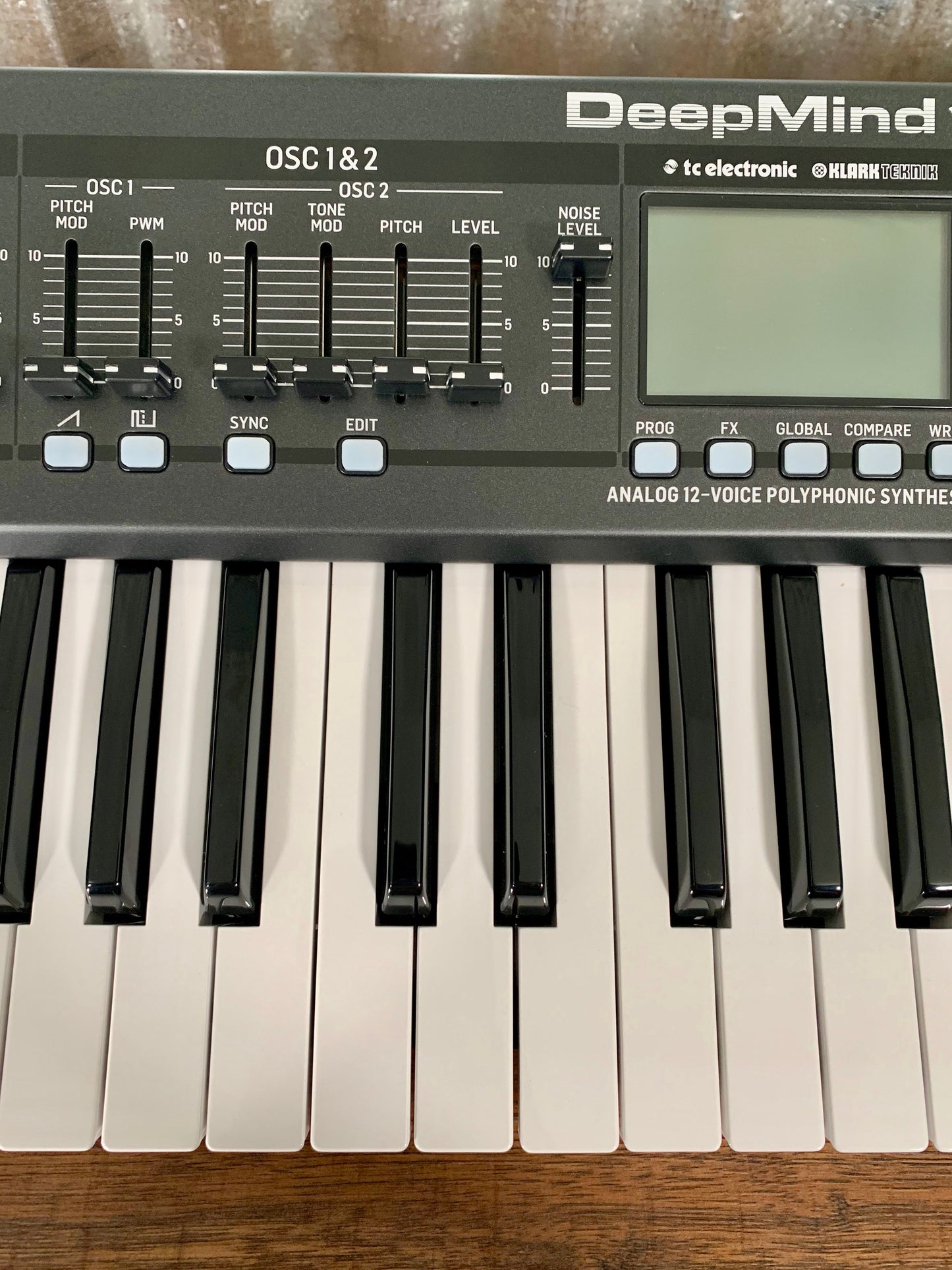 Behringer Deepmind 12 Voice Polyphonic Keyboard Synthesizer Demo
