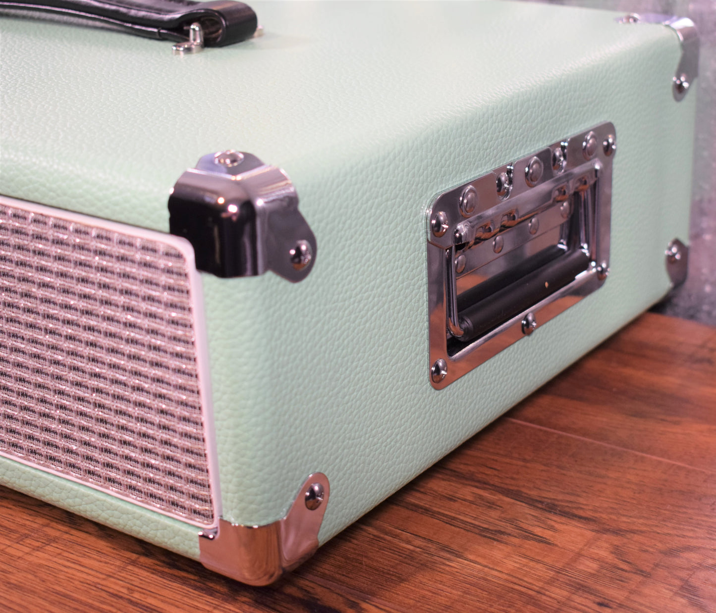 Gator Cases GR-RETRORACK-2SG 2 Space Guitar & Bass Amplifier/Effects Rack Case Seafoam Green