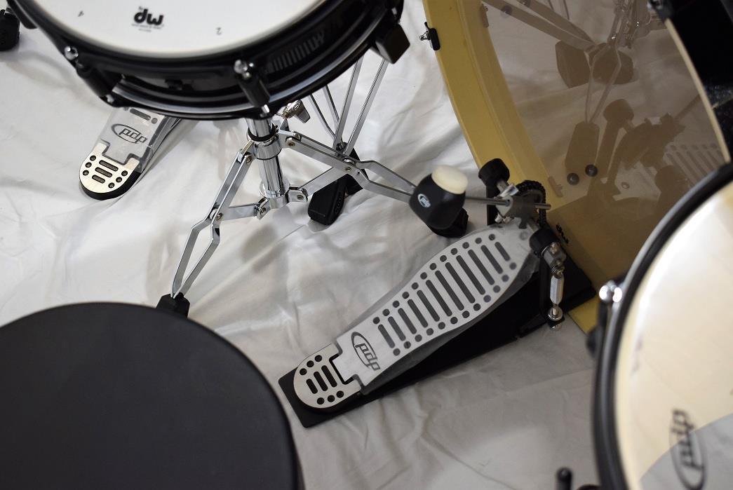 DW Pacific Drums Mainstage Black Metallic 5 Piece Drum Kit & Stands & Throne