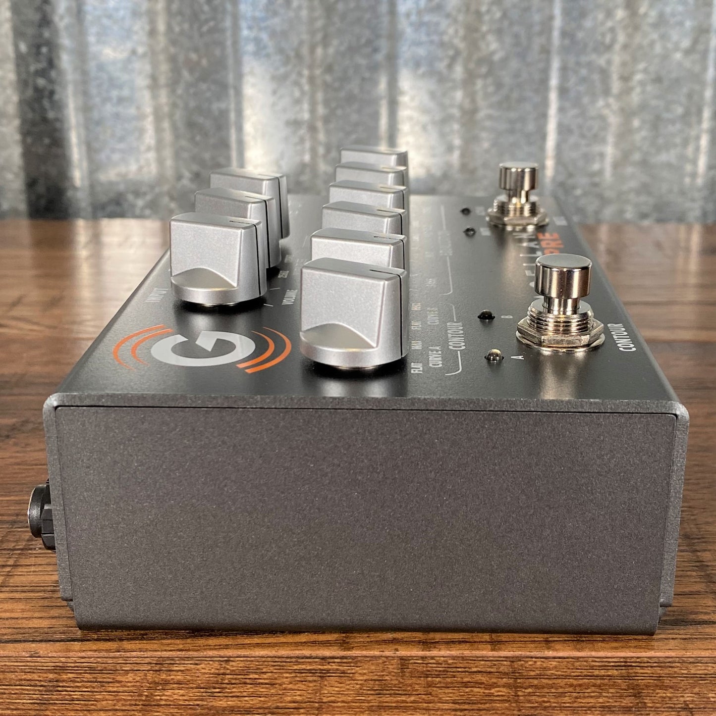 Genzler Amplification Magellan Pre Preamp Direct Out EQ Bass Effect Pedal