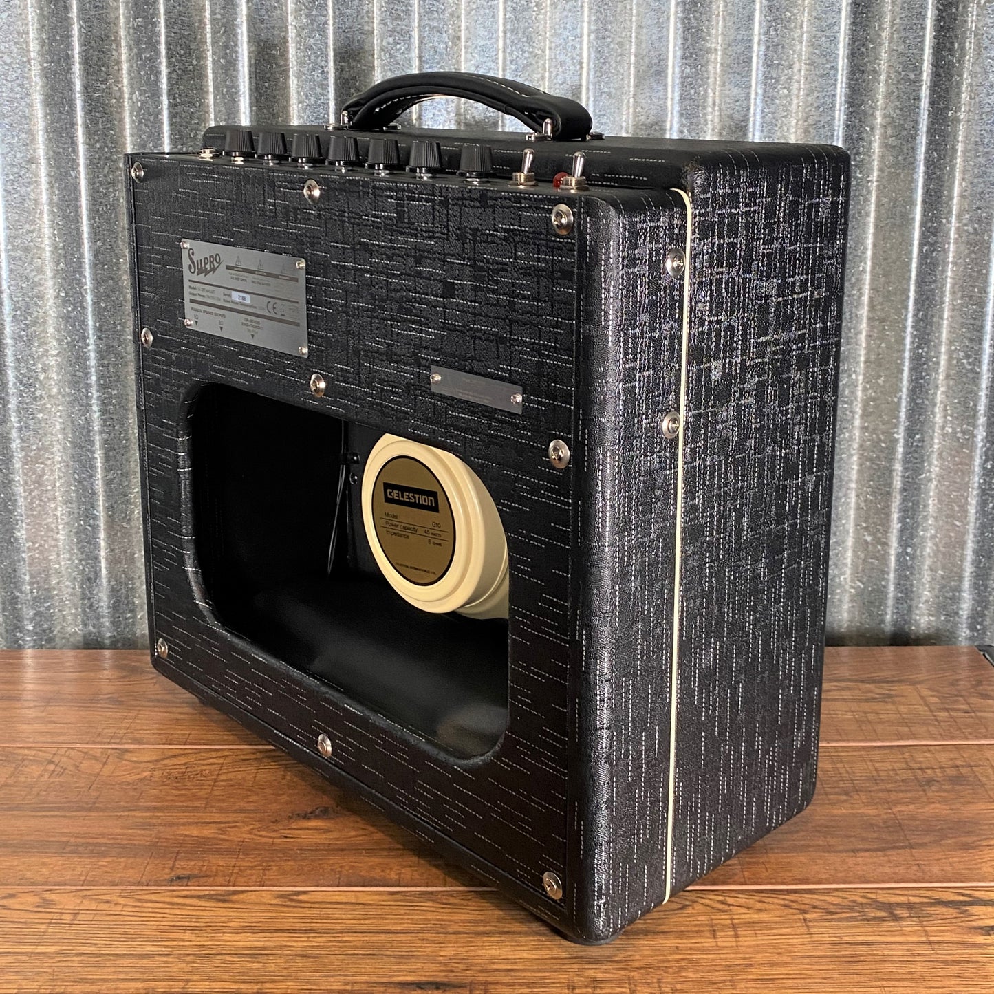 Supro USA 1612RT Amulet 1x10" 1, 5, 15 Watt Selectable All Tube Guitar Combo Amplifier