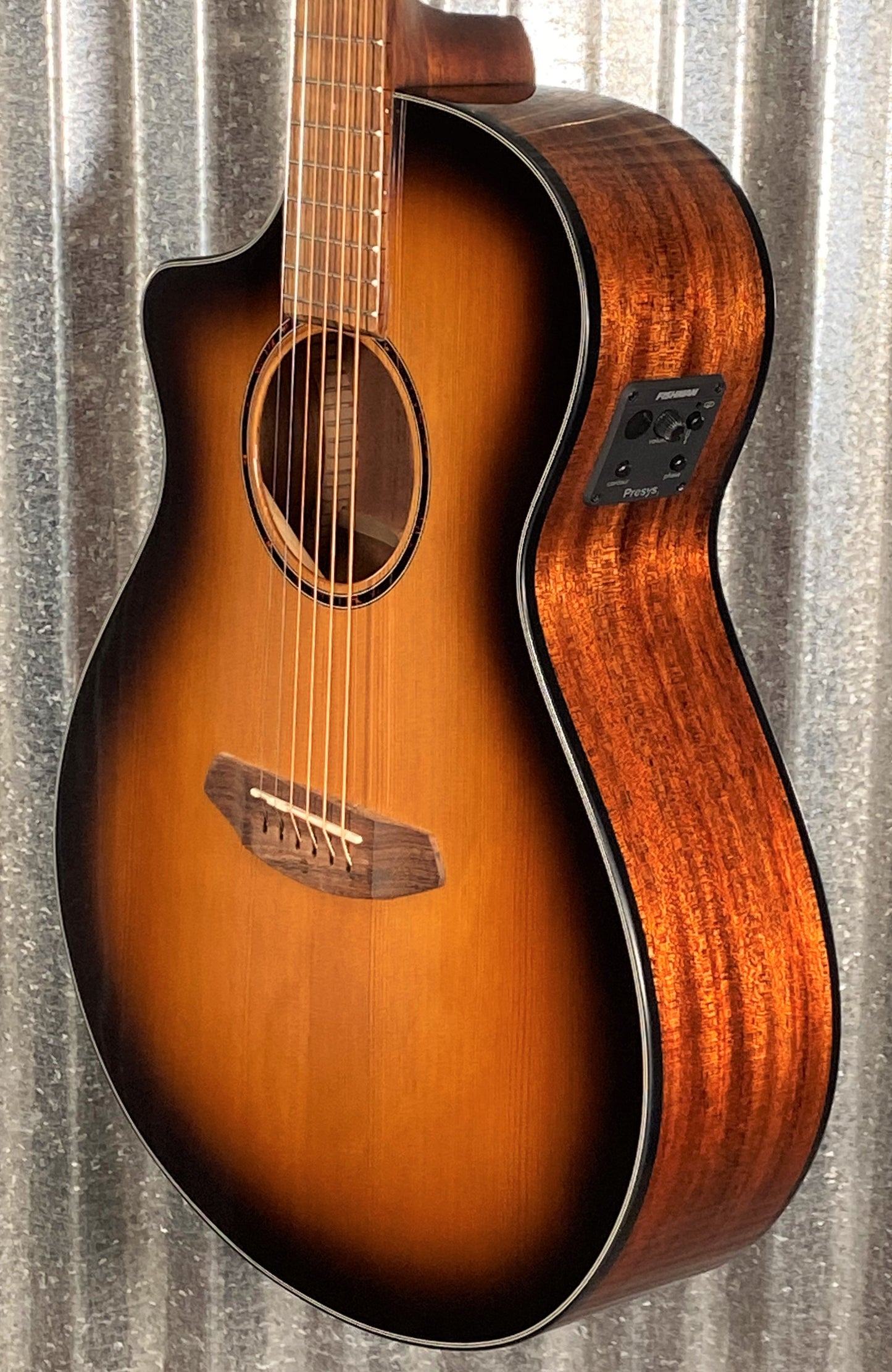 Breedlove Discovery S Concert Edgeburst CE Cedar Acoustic Electric Guitar Left Hand DSCN44LCERCAM #3930