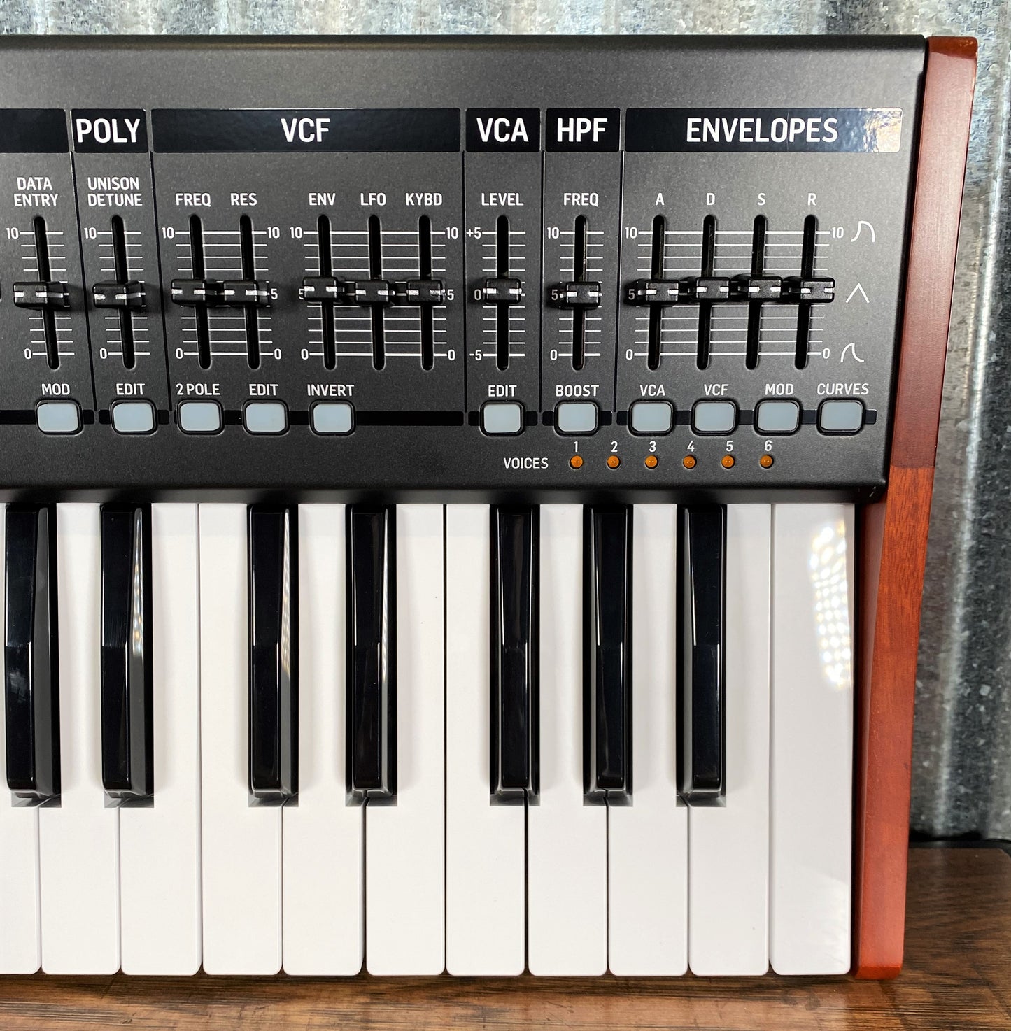 Behringer Deepmind 6 Voice Polyphonic Keyboard Synthesizer Used