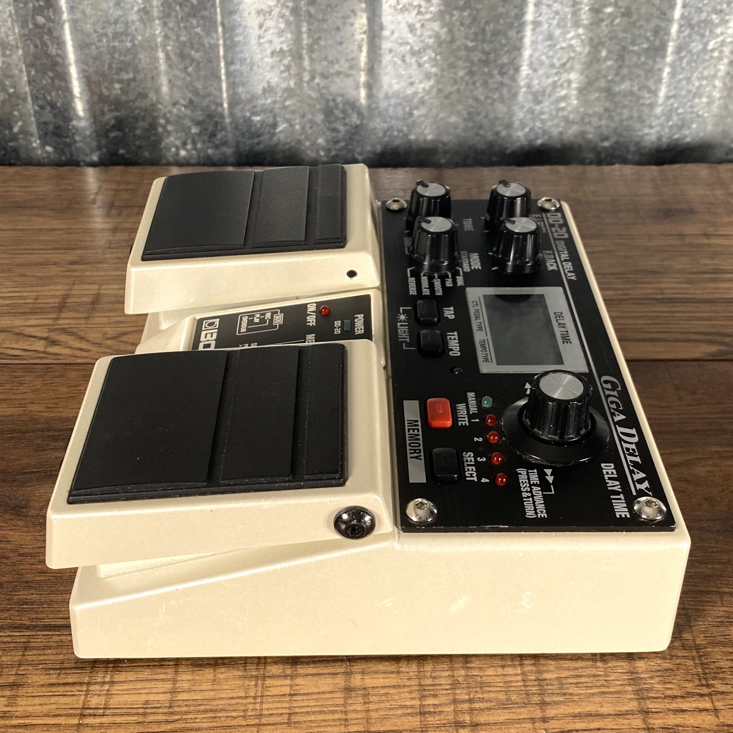 Boss DD-20 Giga Delay Digital Delay Guitar Effect Pedal Used
