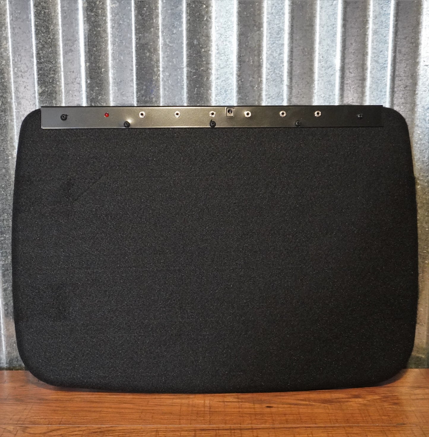 Johnson FX-BRD 13.5" x 21" Six Effect Powered Pedalboard & Bag