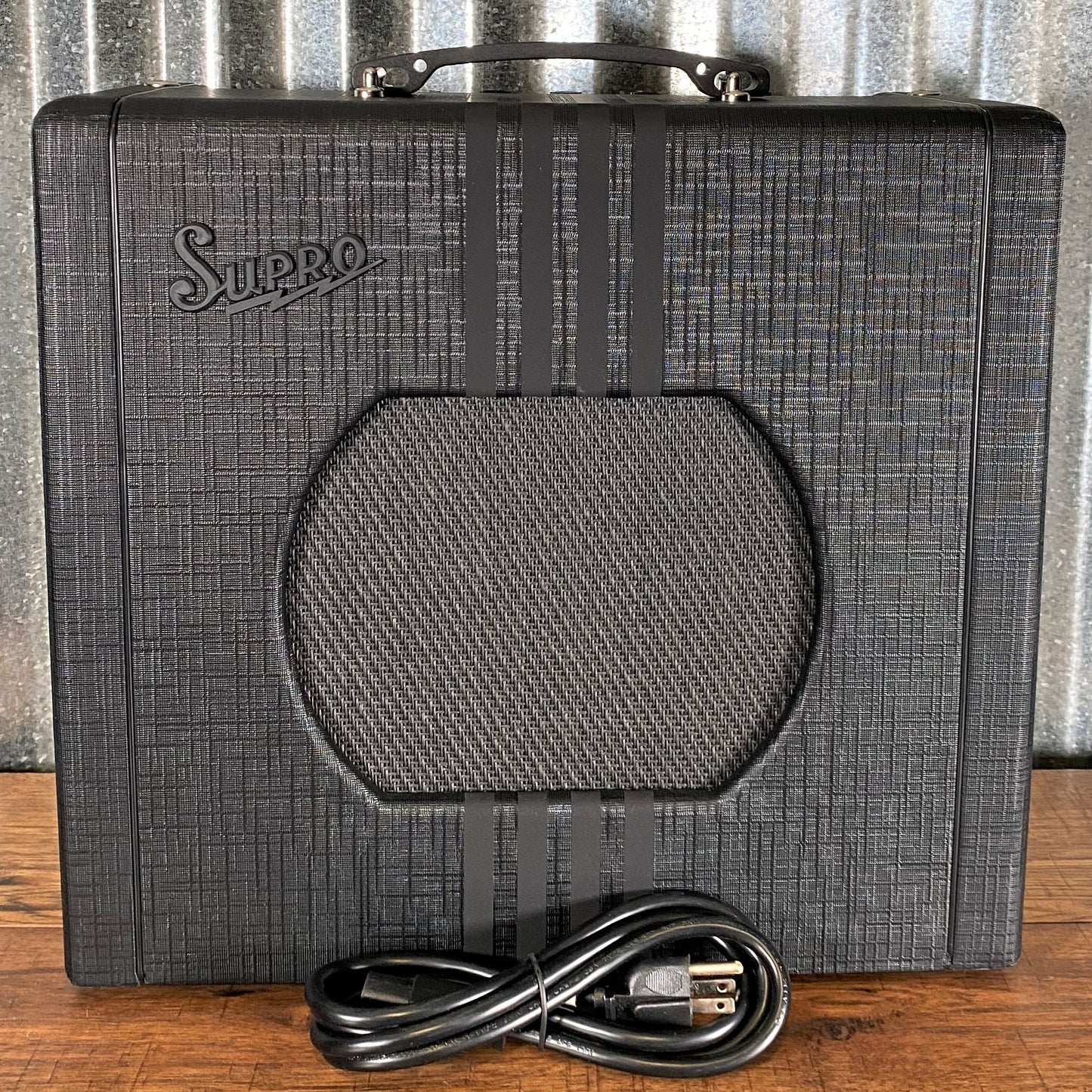 Supro Delta King 10 All Tube 5 Watt 10" Guitar Combo Amplifier Black 1820RBB