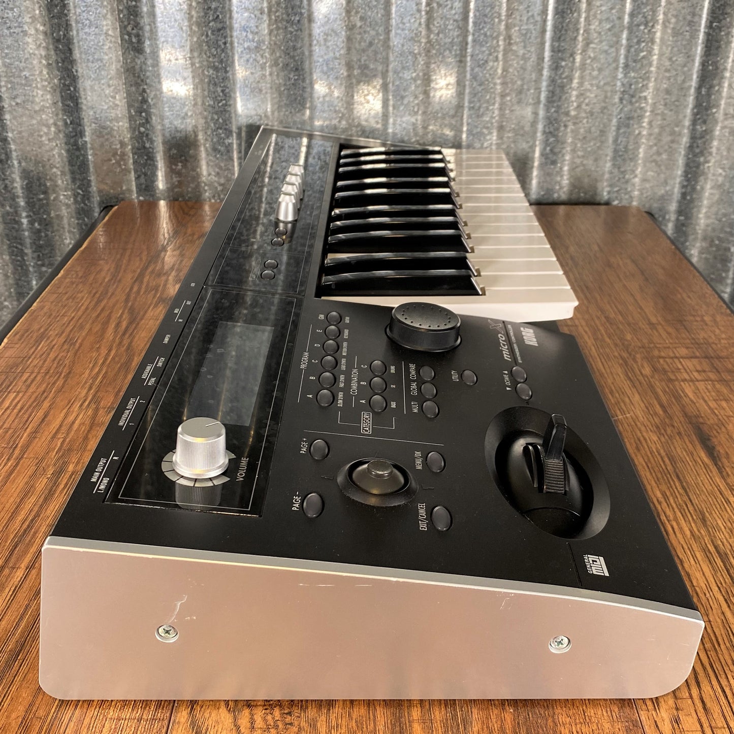 Korg MicroX 25 Key Tabletop Synthesizer Controller & Case Used