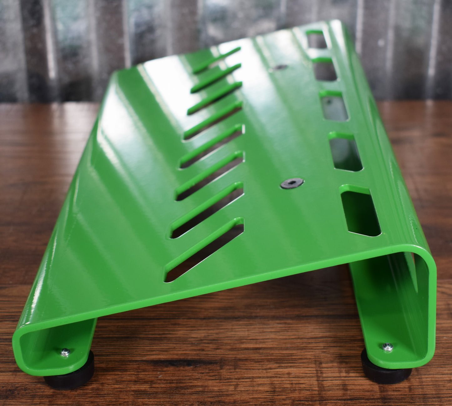 Gator GPB-LAK-GR Small Aluminum Guitar Effect Pedalboard & Bag Screamer Green
