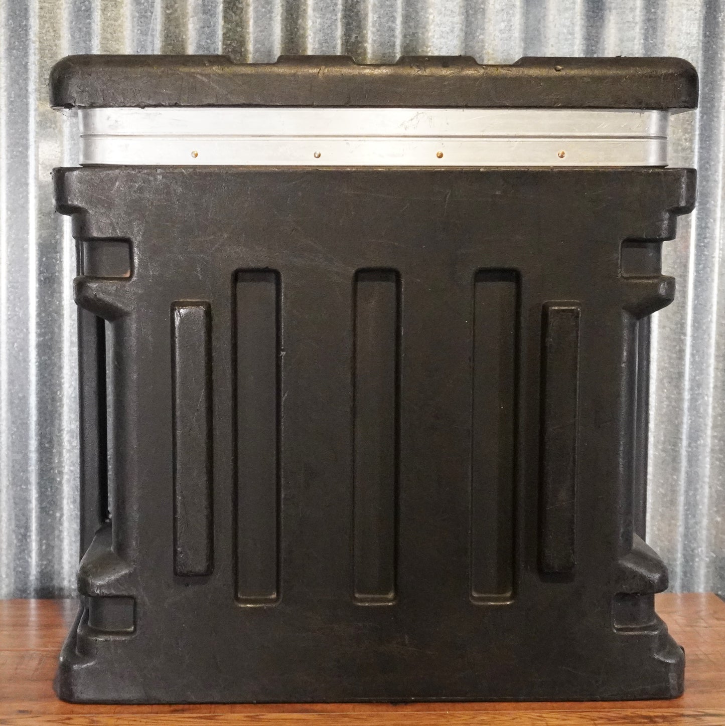 SKB 8U Roto Rack 1SKB-R8U 8 Space Guitar & Bass Amplifier/Effects Rack ABS Case Used