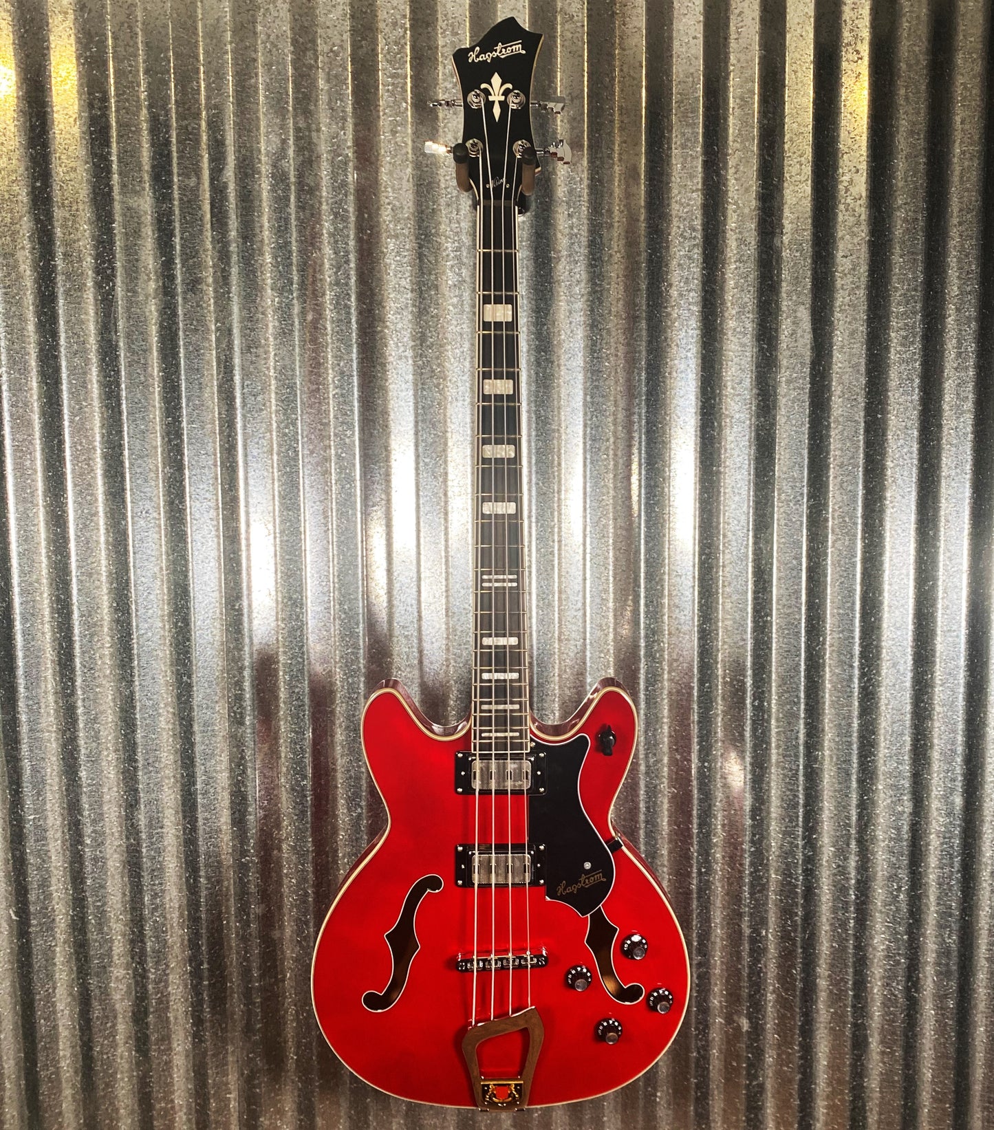 Hagstrom VIKB-WCT Viking 4 String Semi Hollow Short Scale Bass Wild Cherry Transparent #0723