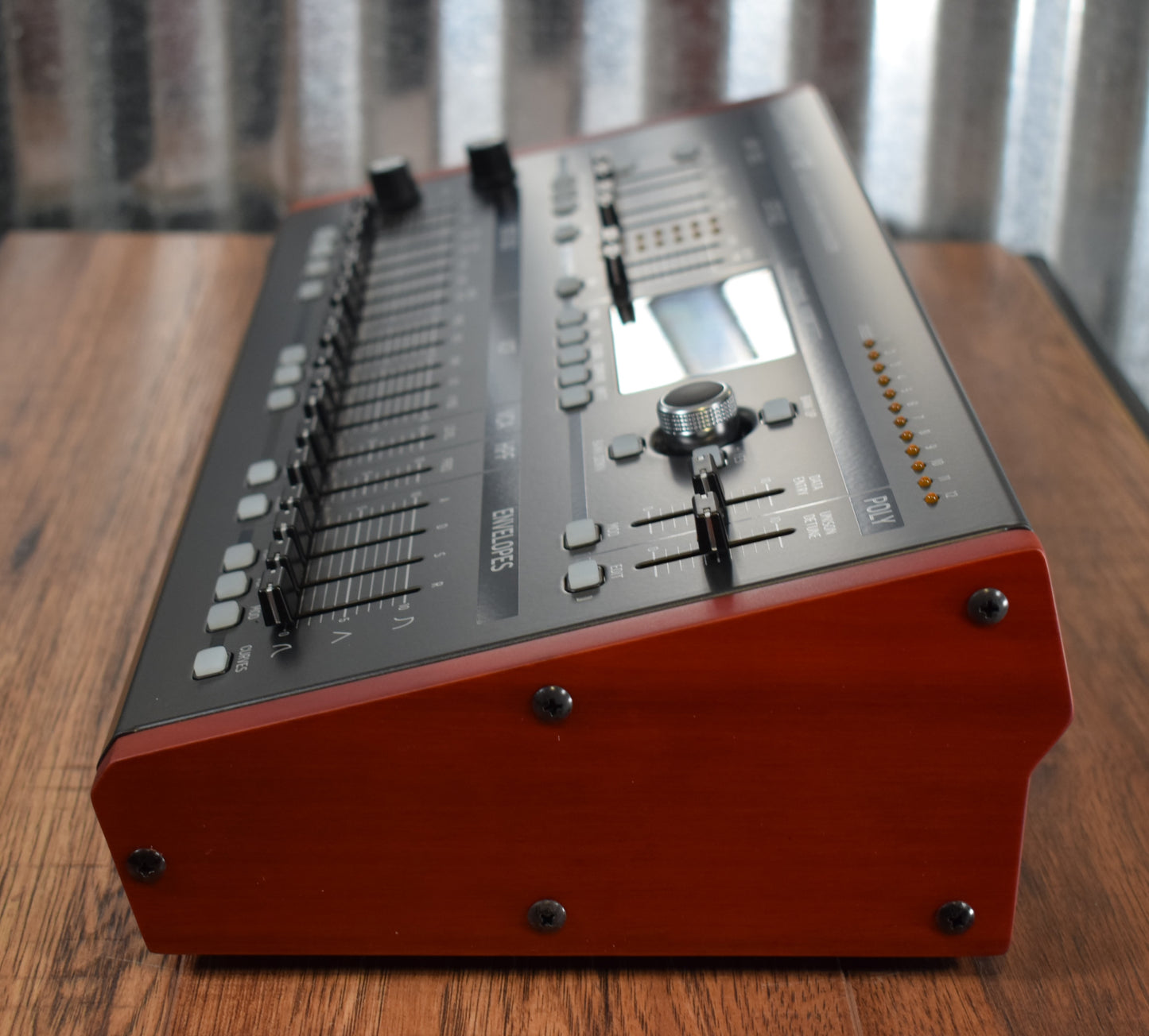 Behringer Deepmind 12D Desktop 12 Voice Synthesizer