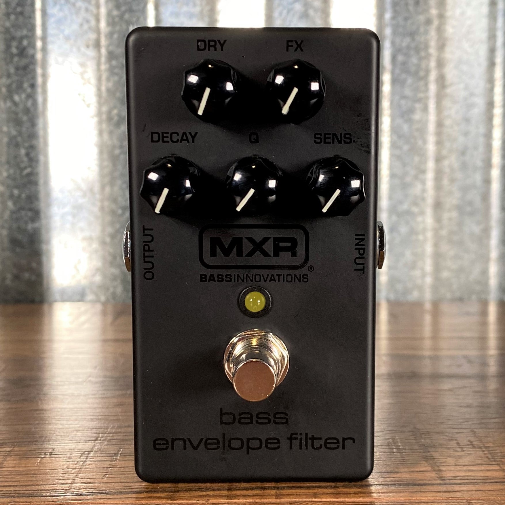 bass envelope pedal MXR M82B Bass Envelope Filter Blackout Series Pedal