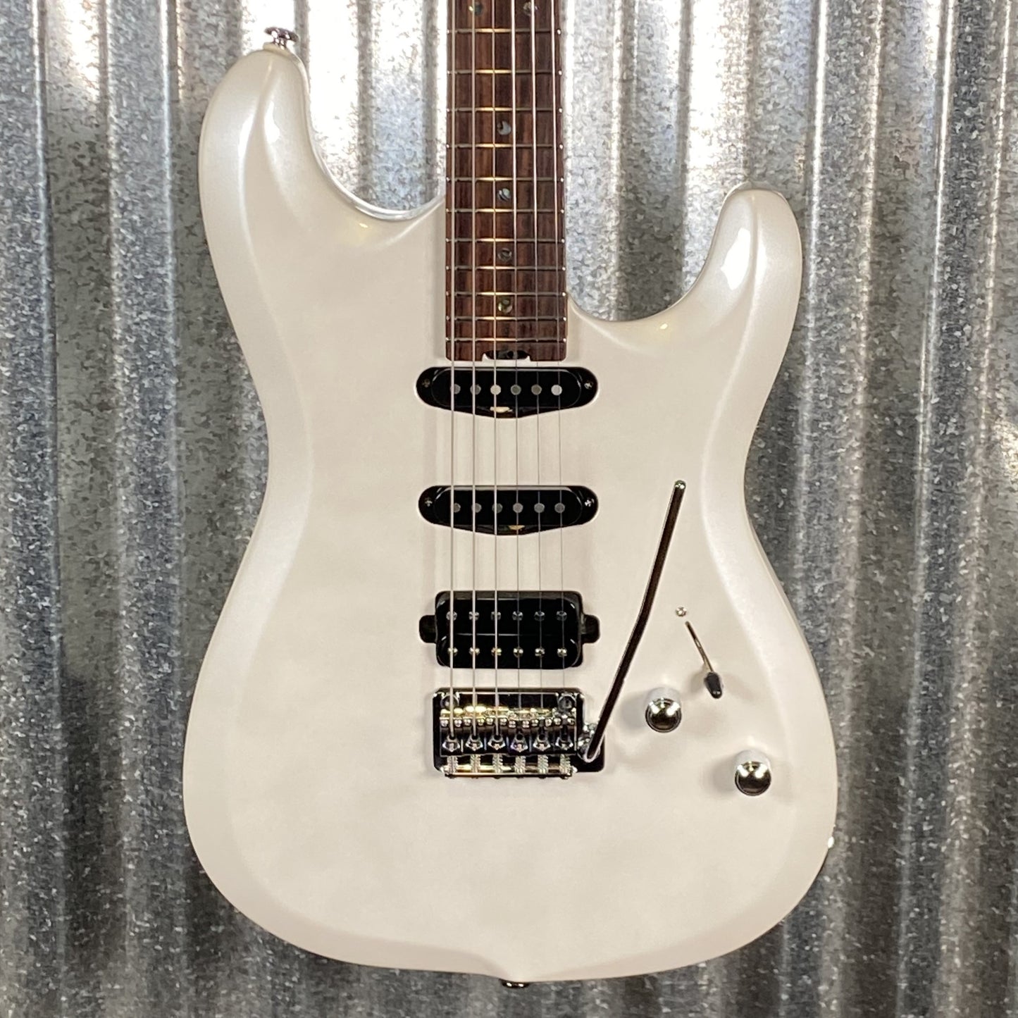 Musi Capricorn Fusion HSS Superstrat White Guitar #0132 Used