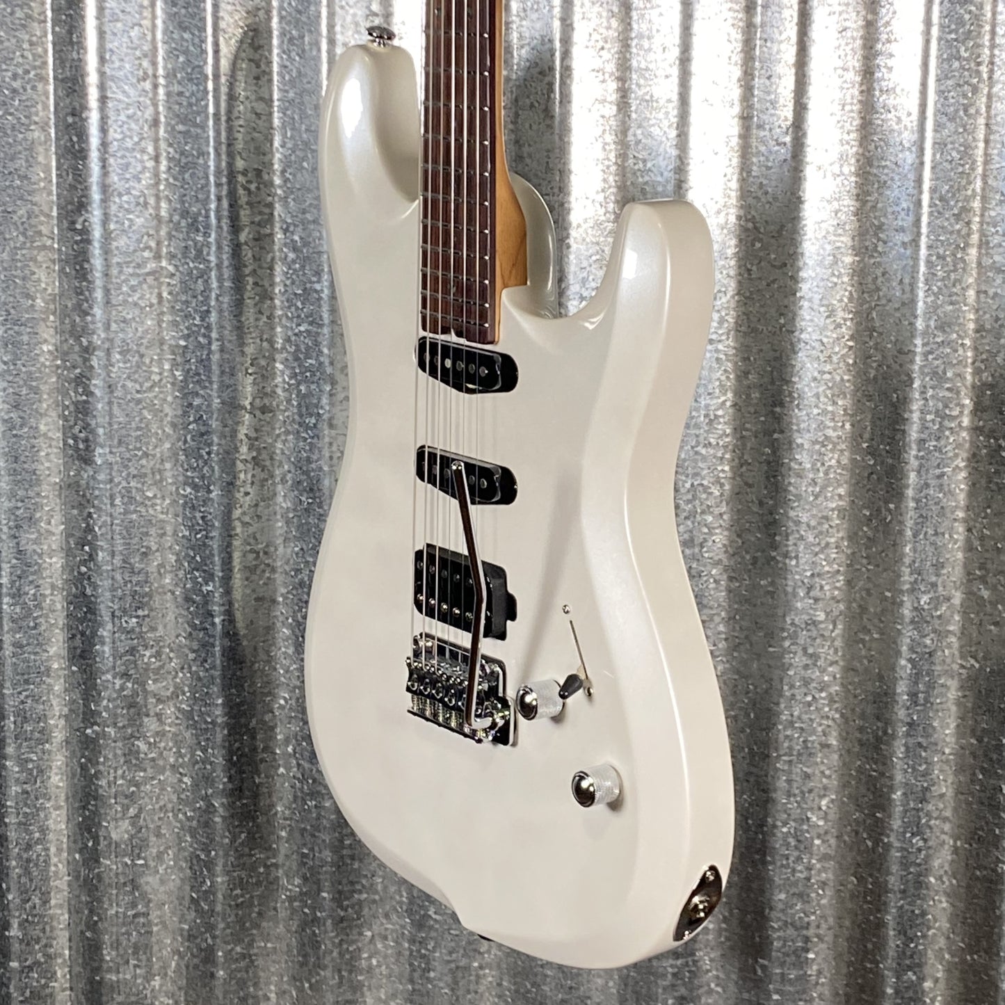 Musi Capricorn Fusion HSS Superstrat White Guitar #0132 Used