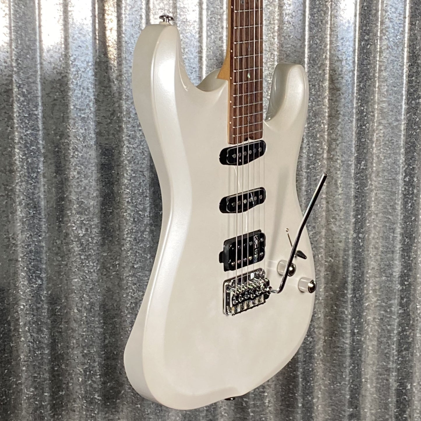 Musi Capricorn Fusion HSS Superstrat Pearl White Guitar #0123 Used