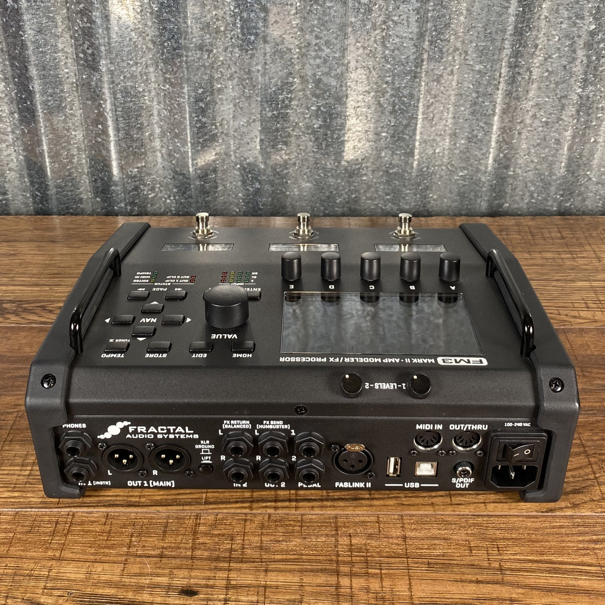 fm3 guitar pedal Fractal Audio FM3 MKII Turbo Multi Effect Guitar & Bass Pedal Used