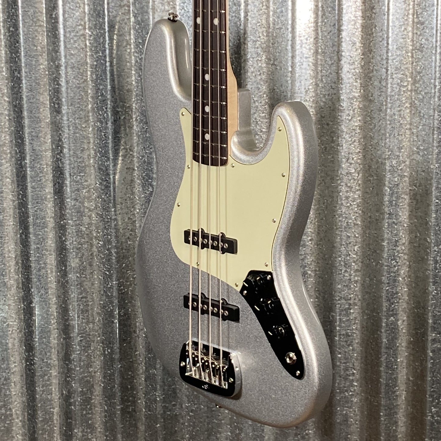 G&L USA Fullerton Deluxe JB MFD 4 String Jazz Bass Silver Metallic & Bag #4081