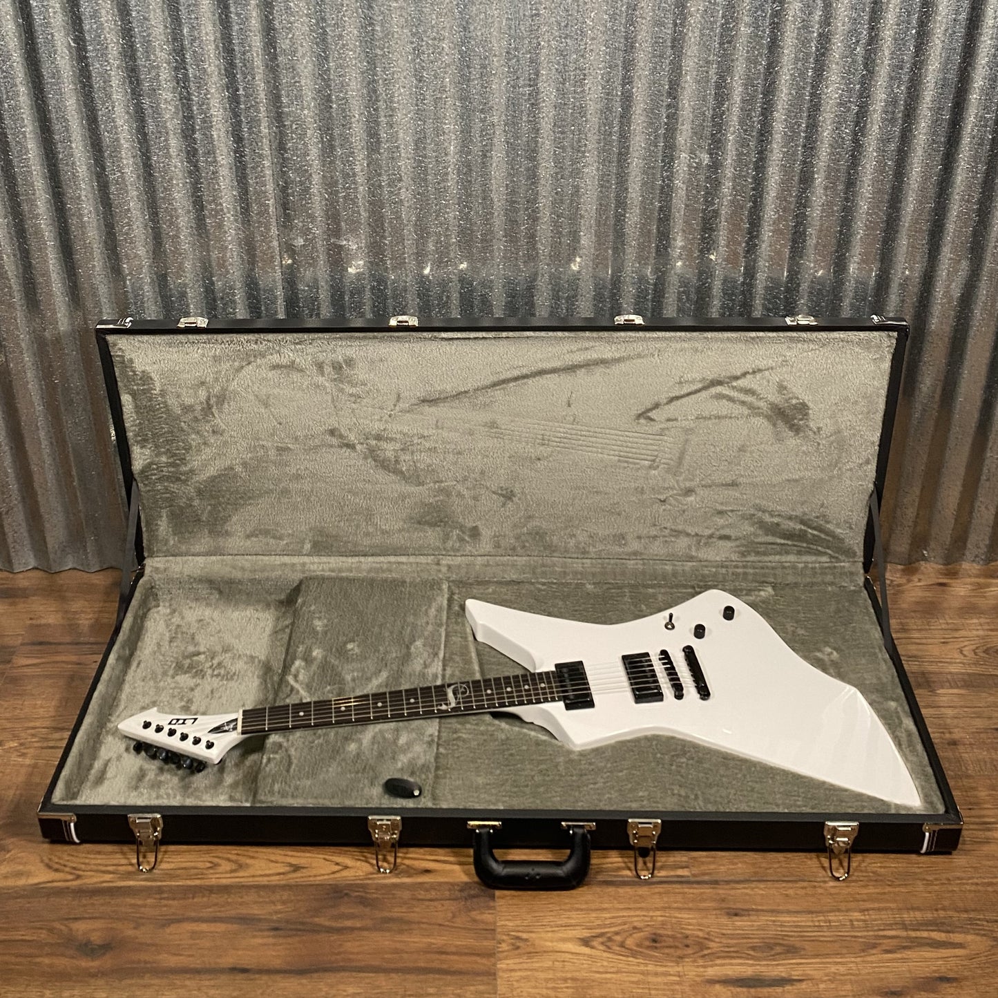 ESP LTD James Hetfield Snakebyte Snow White EMG Guitar & Case LSNAKEBYTESW #0241 Used
