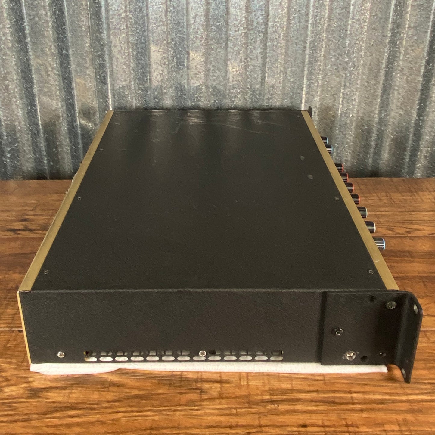 Eden WT1205 World Tour 1200 Watt 2 Channel Bass Amplifier Head Used